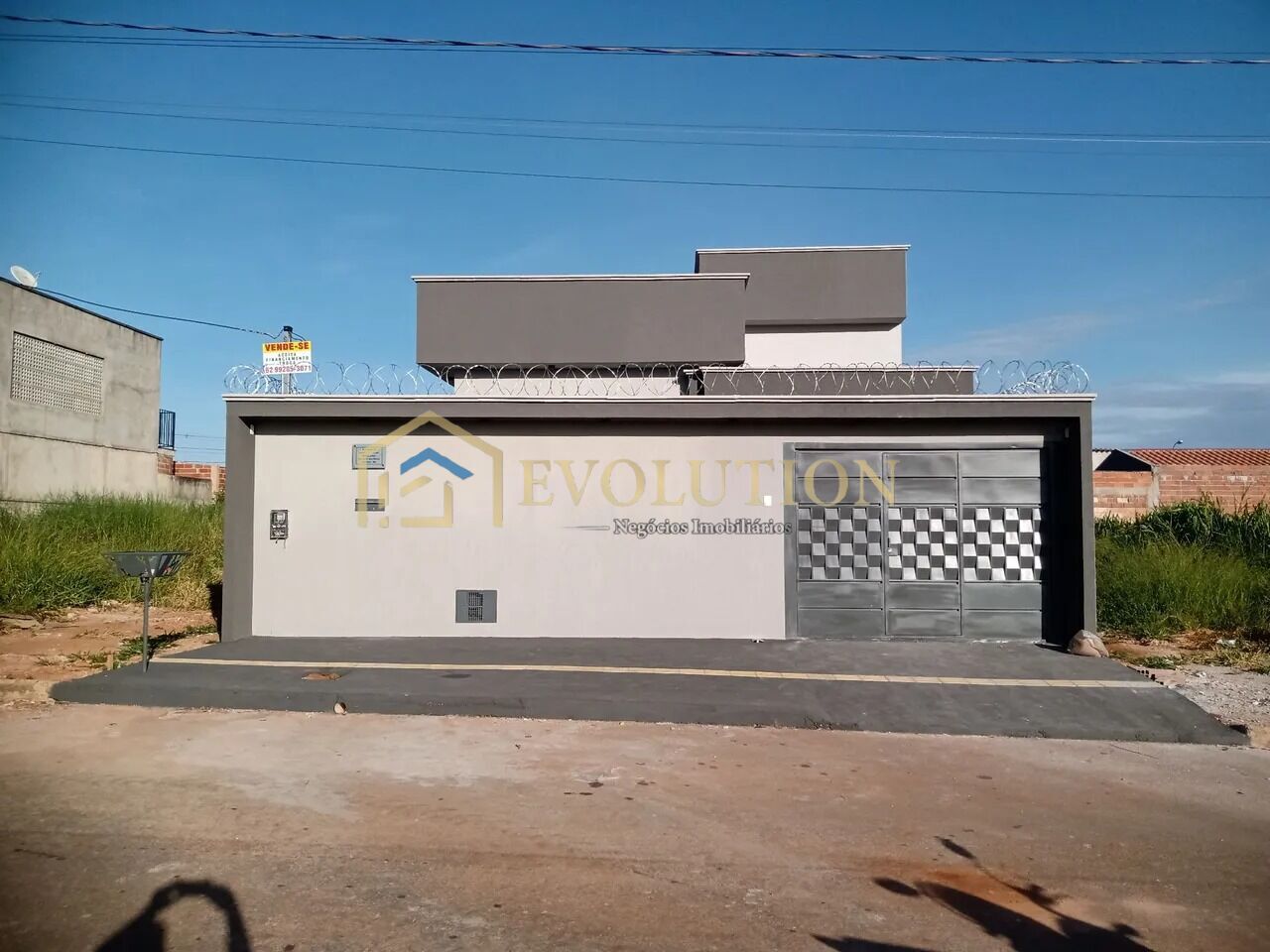 Casa à venda com 3 quartos, 144m² - Foto 1