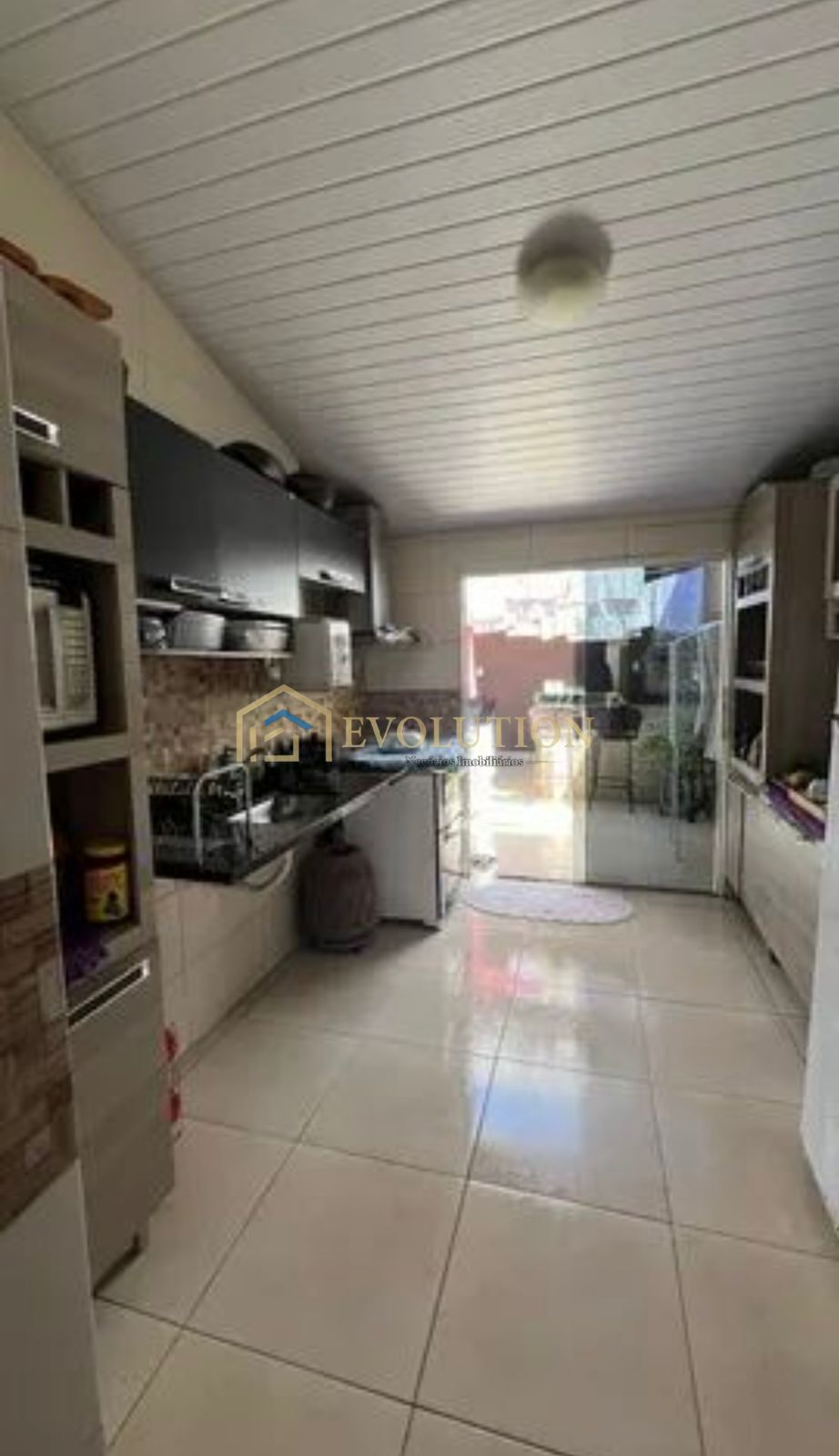 Casa à venda com 3 quartos, 130m² - Foto 2