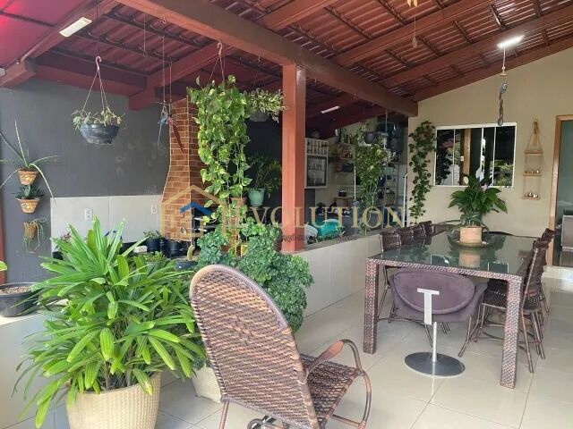 Casa à venda com 4 quartos, 117m² - Foto 2