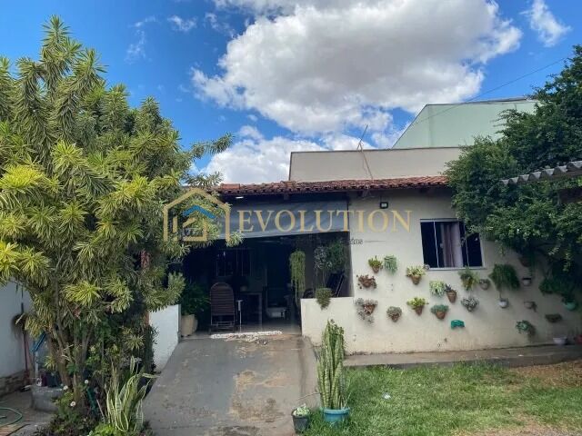 Casa à venda com 4 quartos, 117m² - Foto 1