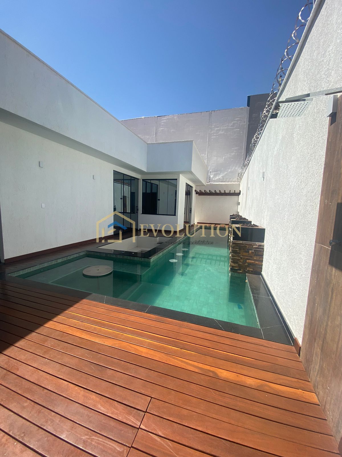 Casa à venda com 4 quartos, 230m² - Foto 4
