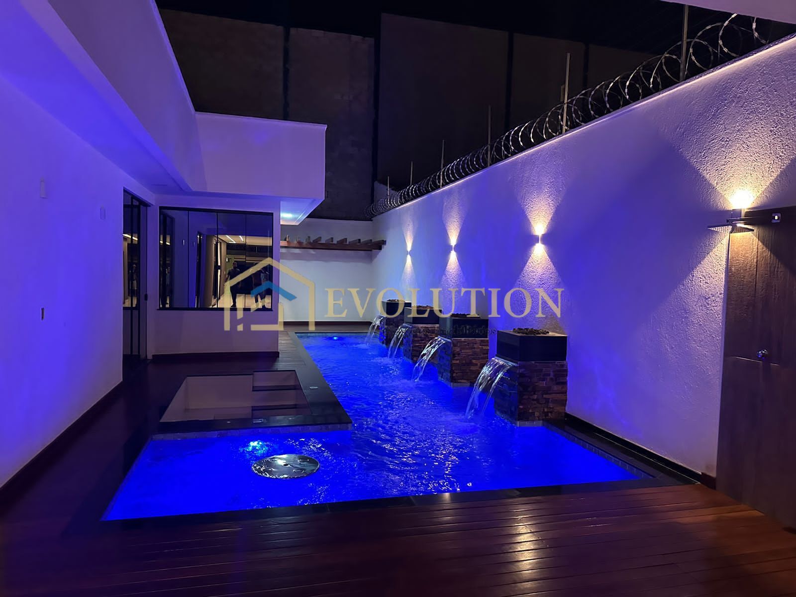 Casa à venda com 4 quartos, 230m² - Foto 5