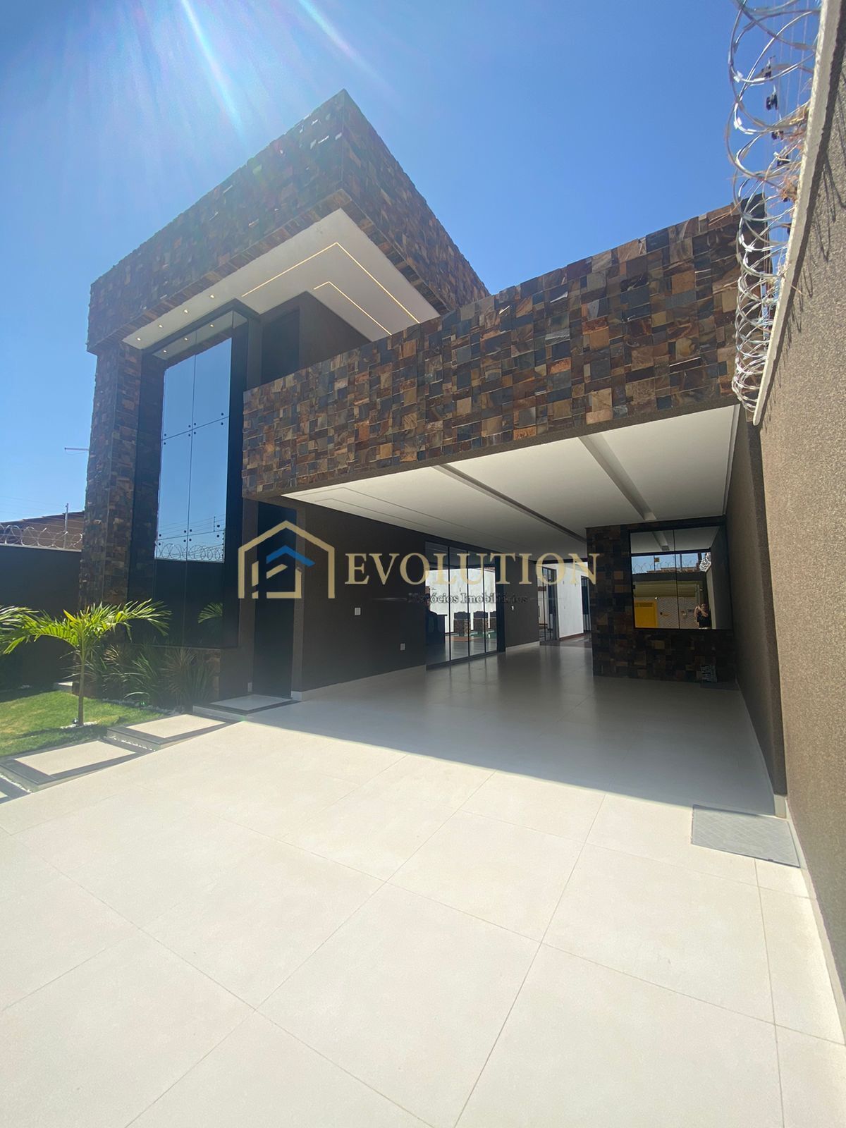 Casa à venda com 4 quartos, 230m² - Foto 2