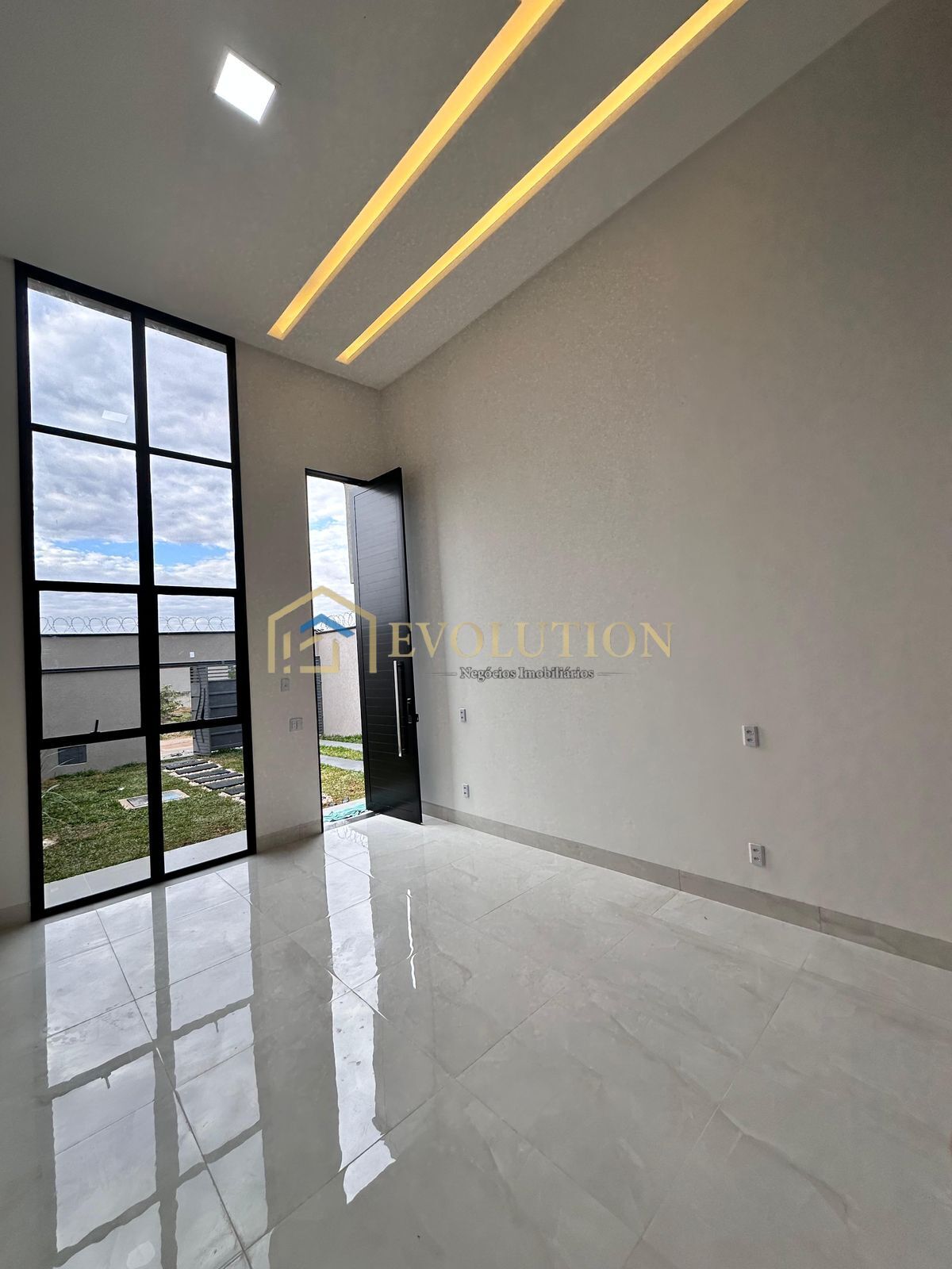 Casa à venda com 3 quartos, 150m² - Foto 2