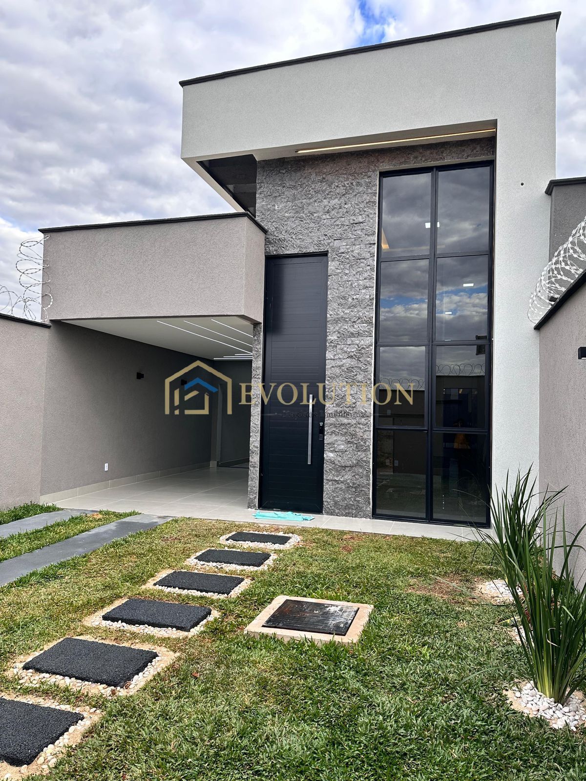 Casa à venda com 3 quartos, 150m² - Foto 1