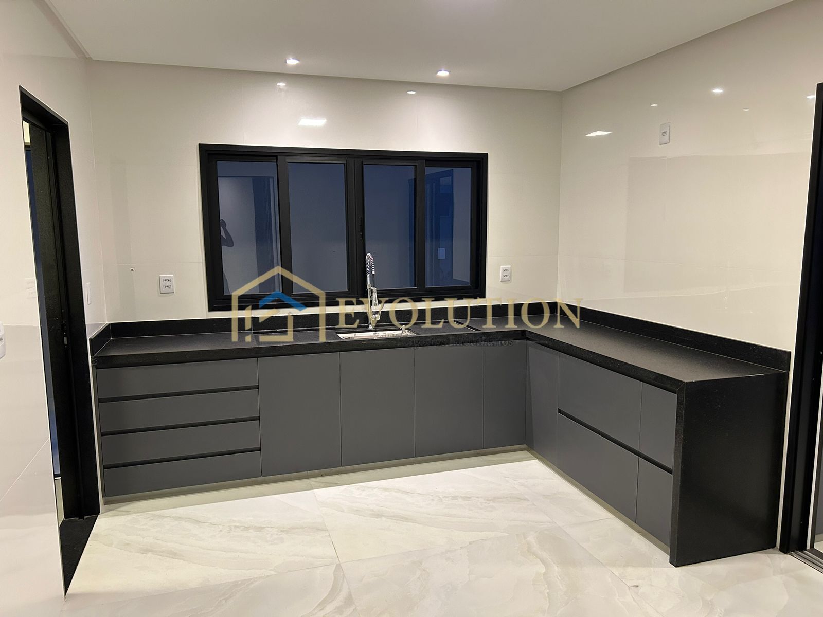 Sobrado à venda com 4 quartos, 270m² - Foto 4