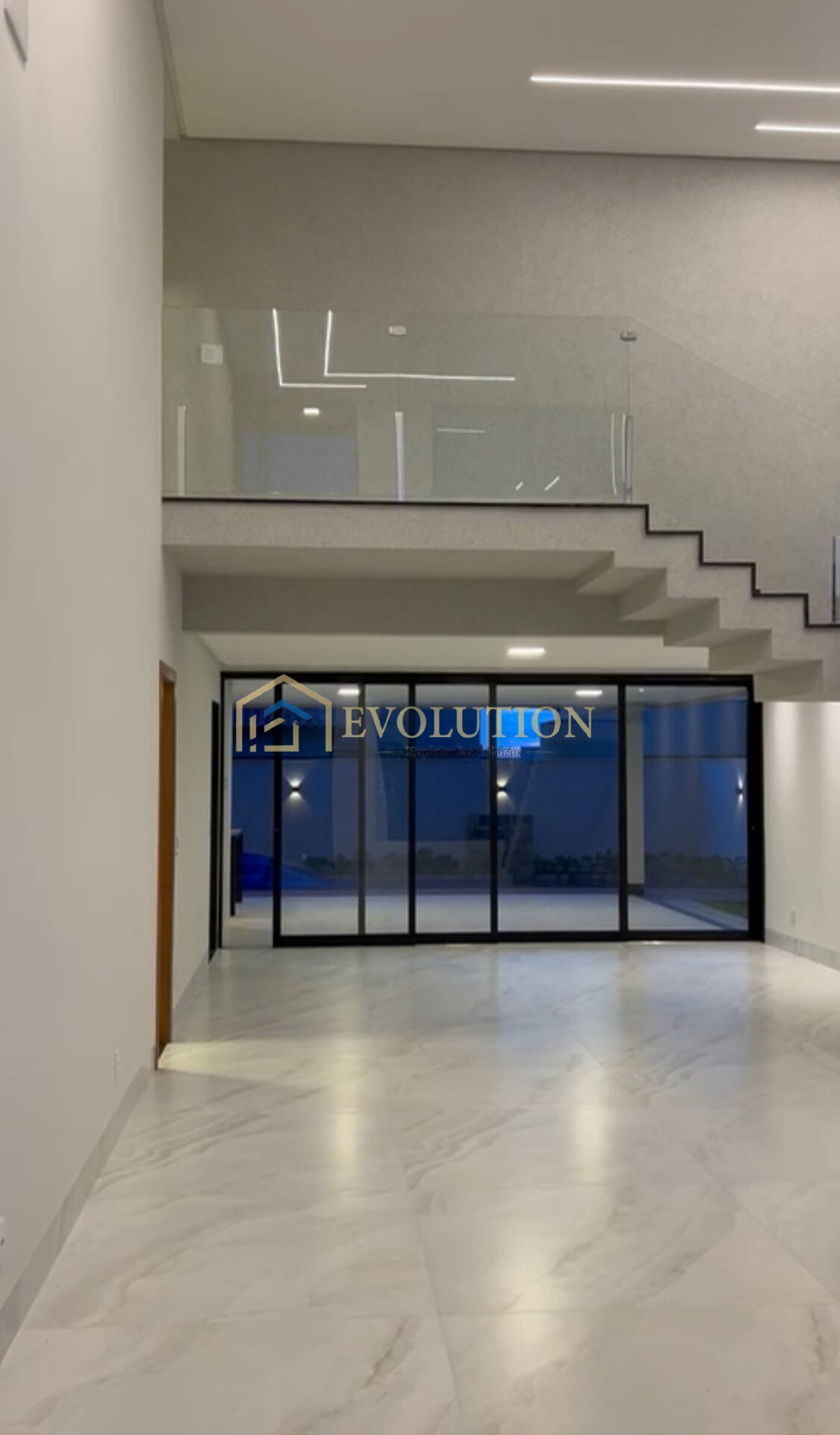 Sobrado à venda com 4 quartos, 270m² - Foto 2
