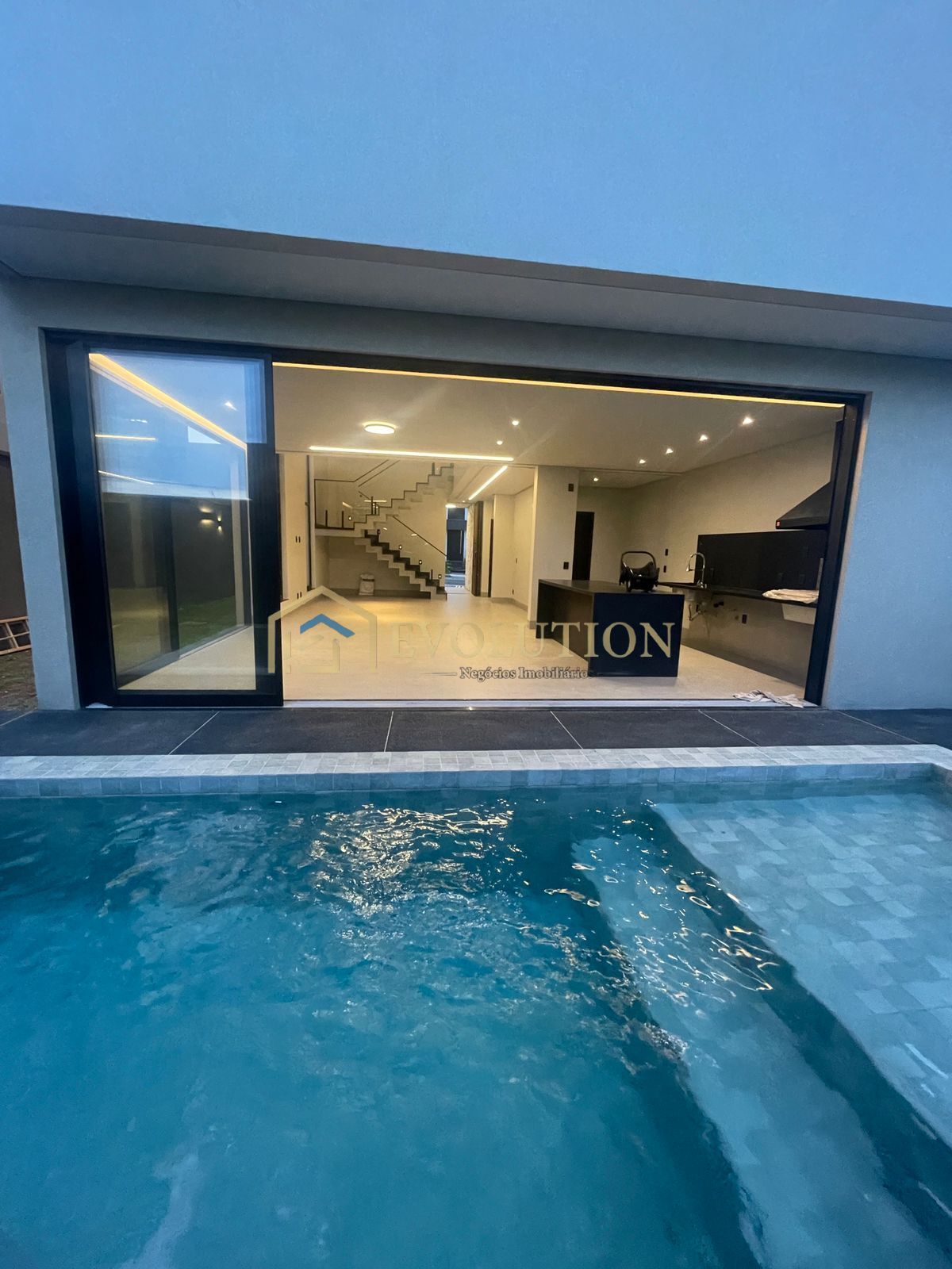 Sobrado à venda com 4 quartos, 251m² - Foto 4