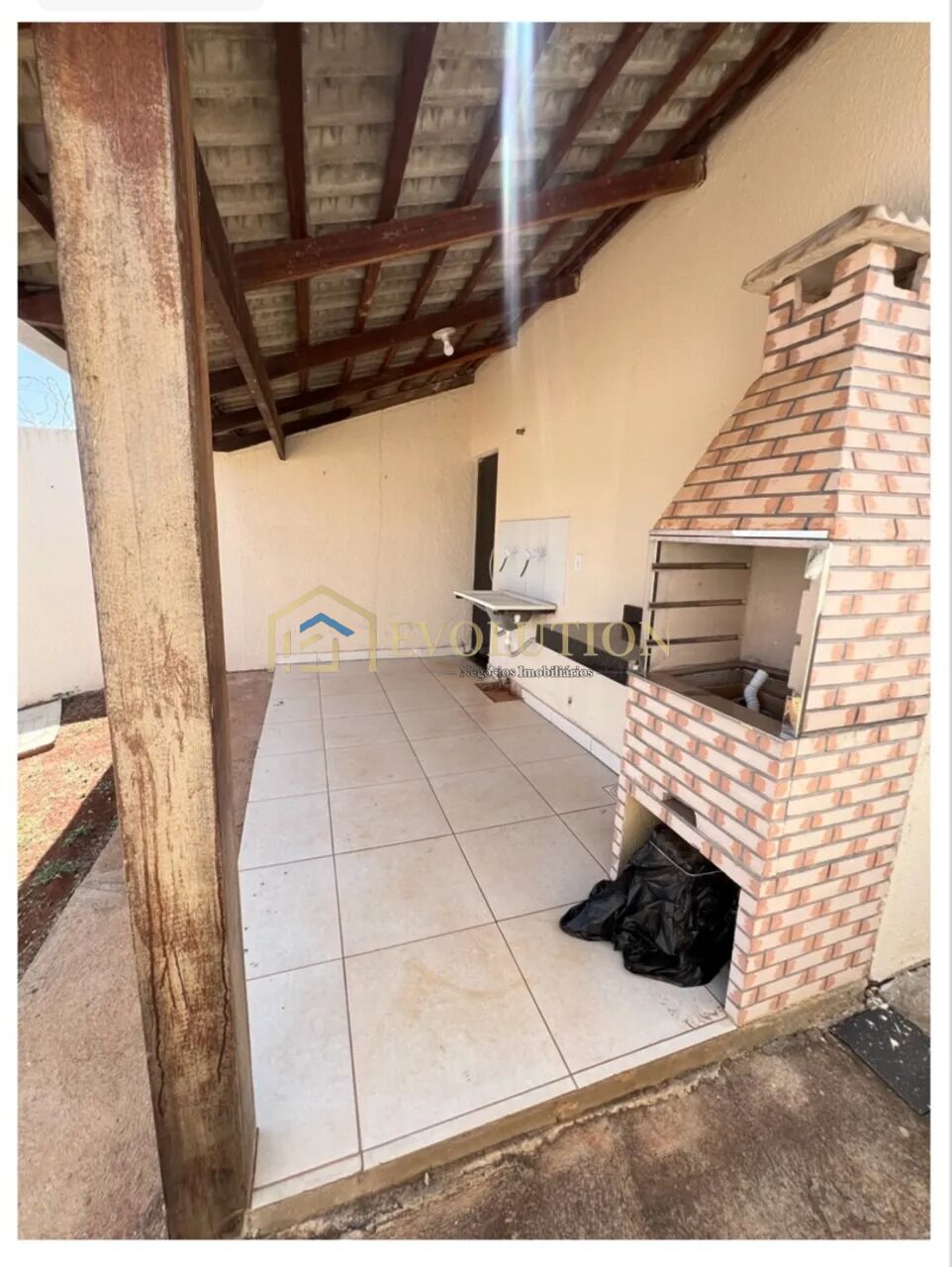 Casa à venda com 2 quartos, 85m² - Foto 1