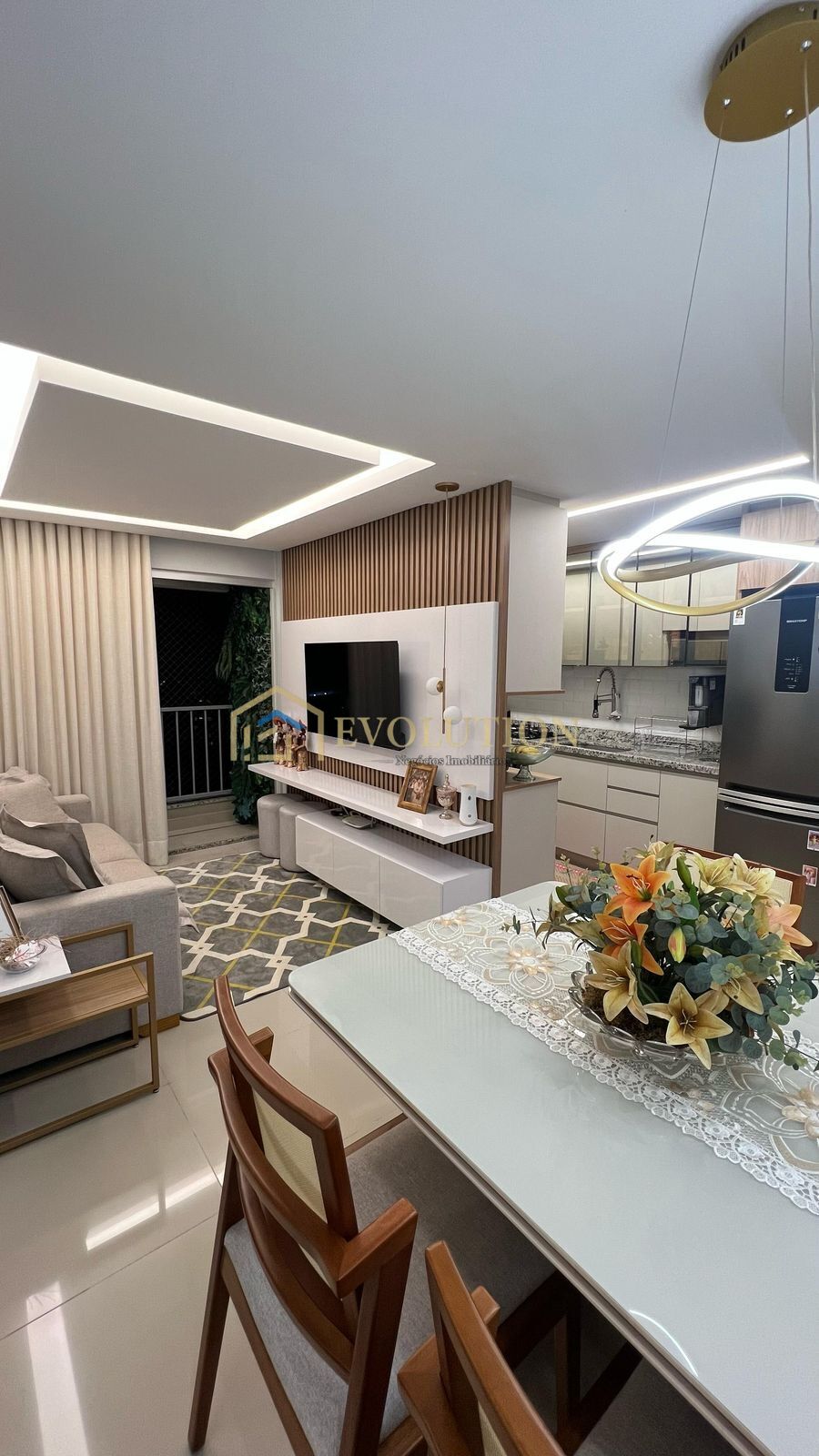 Apartamento à venda com 2 quartos, 64m² - Foto 2