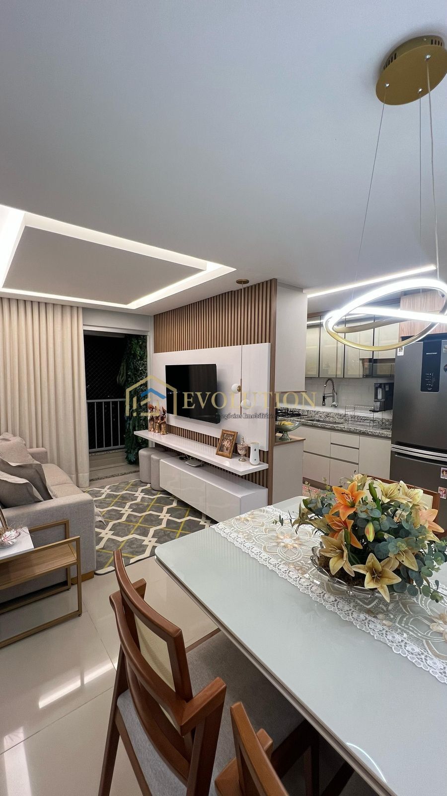 Apartamento à venda com 2 quartos, 64m² - Foto 1