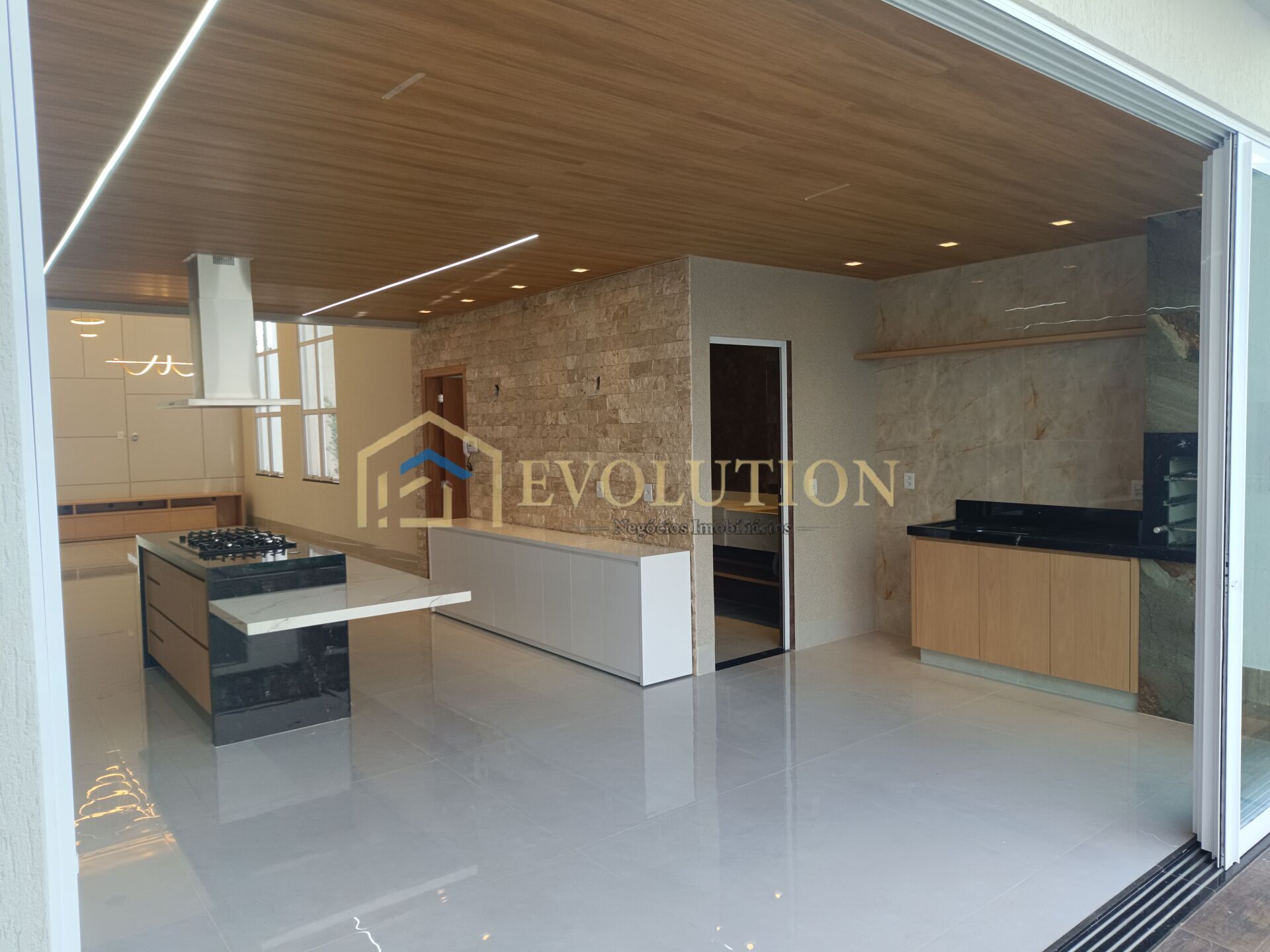 Casa à venda com 3 quartos, 230m² - Foto 4