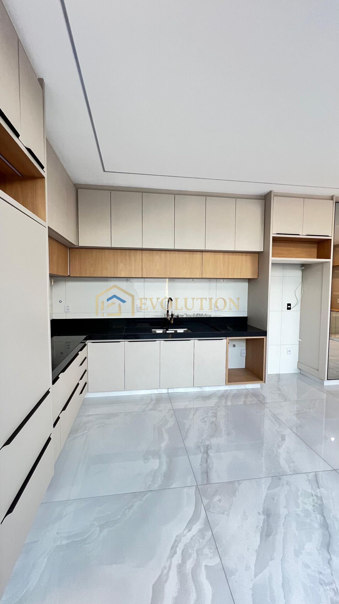 Casa à venda com 3 quartos, 200m² - Foto 3