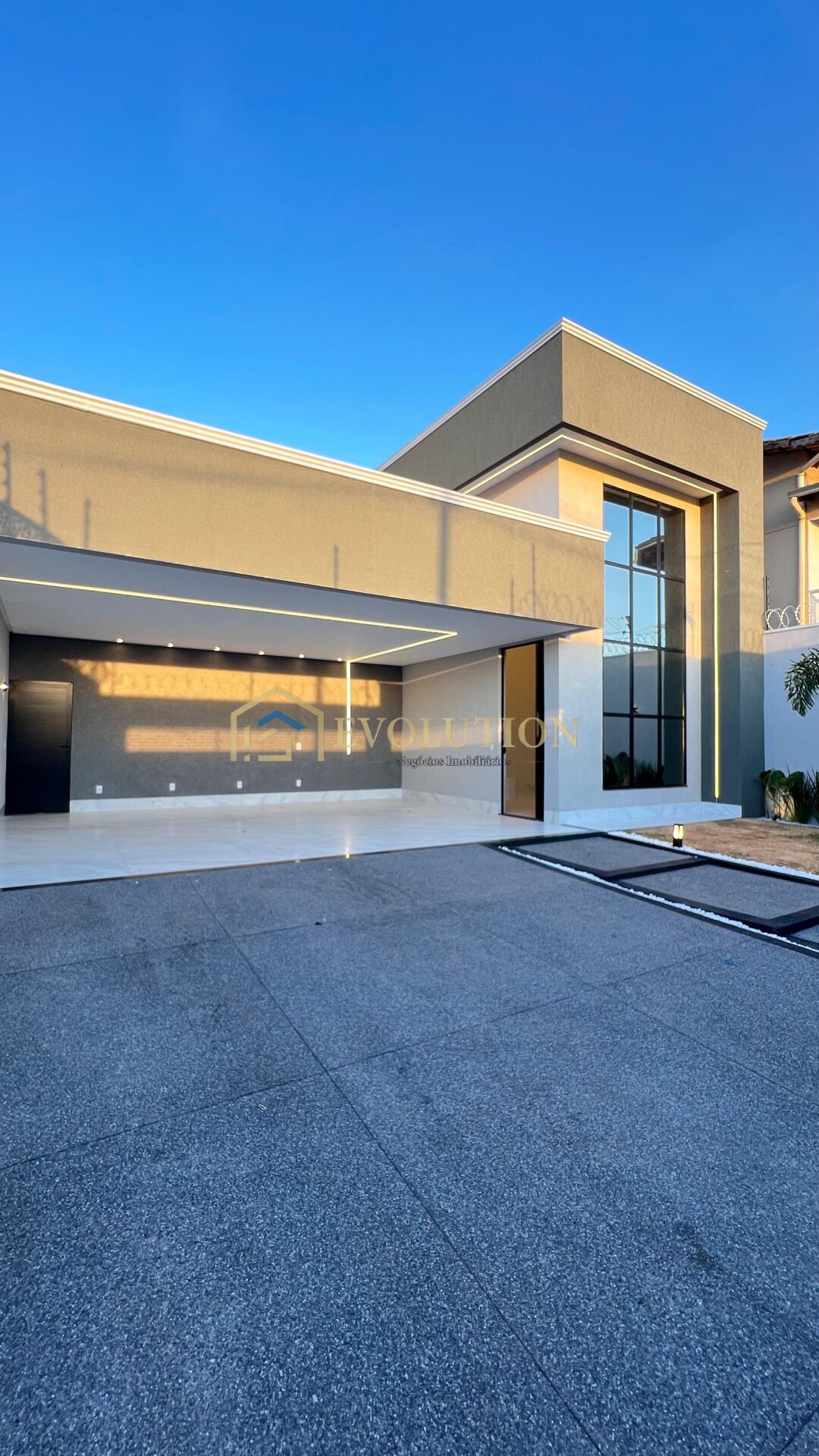 Casa à venda com 3 quartos, 200m² - Foto 1