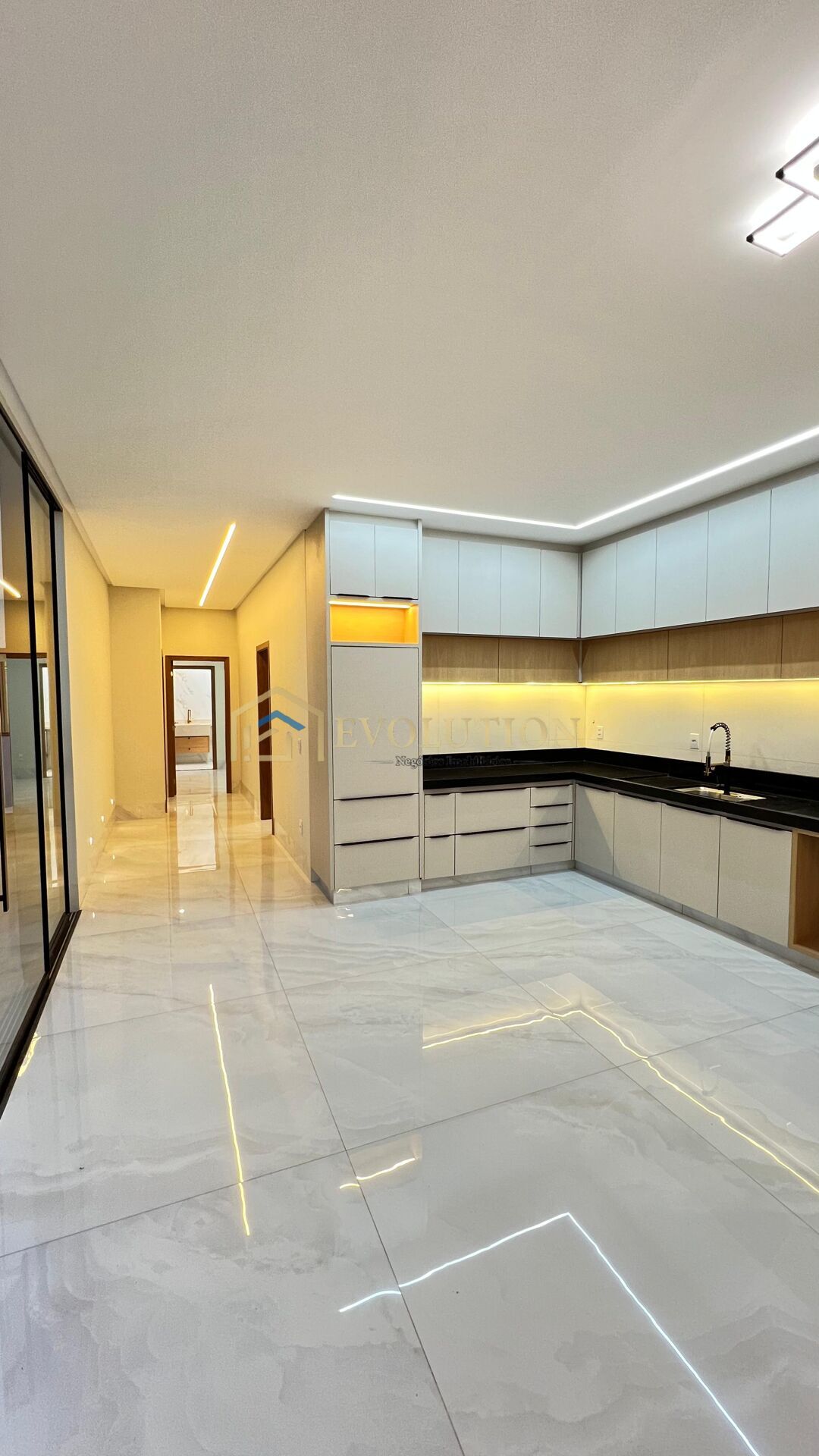 Casa à venda com 3 quartos, 200m² - Foto 4