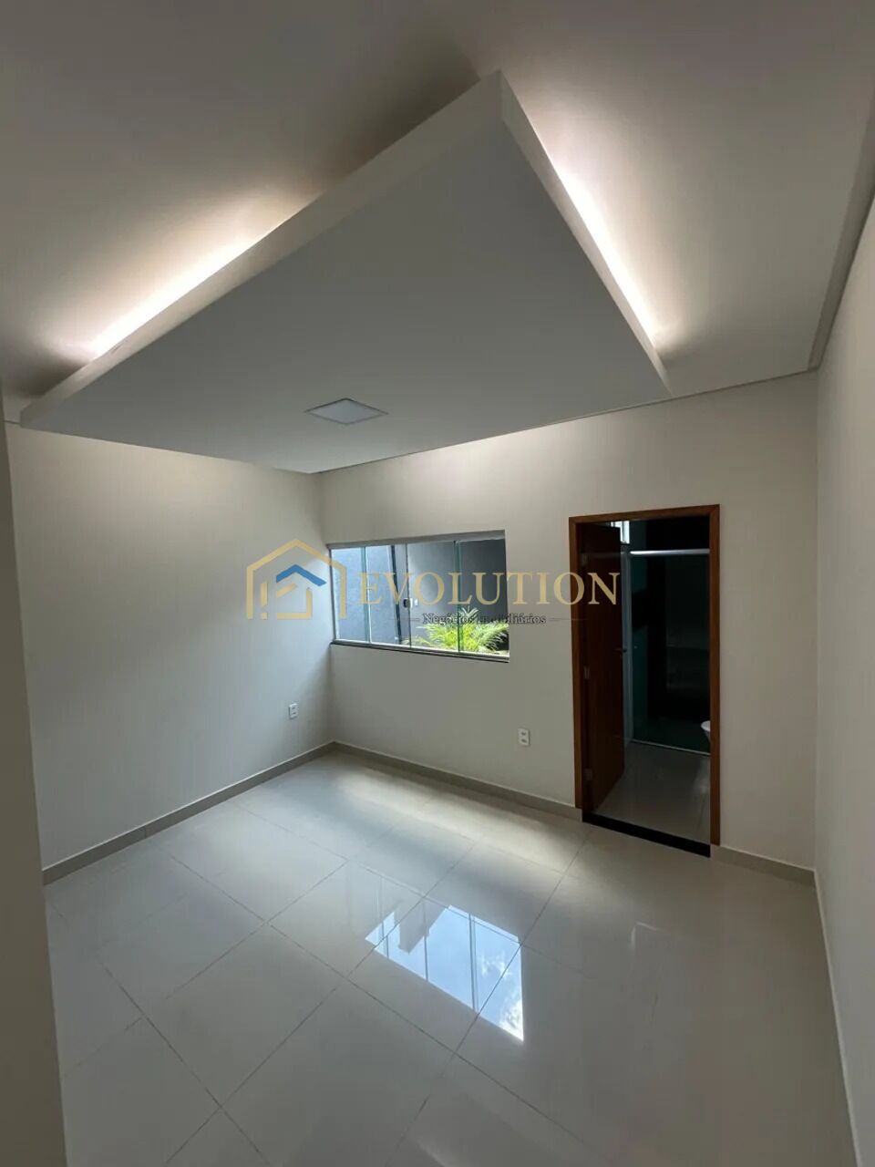 Casa à venda com 3 quartos, 122m² - Foto 1