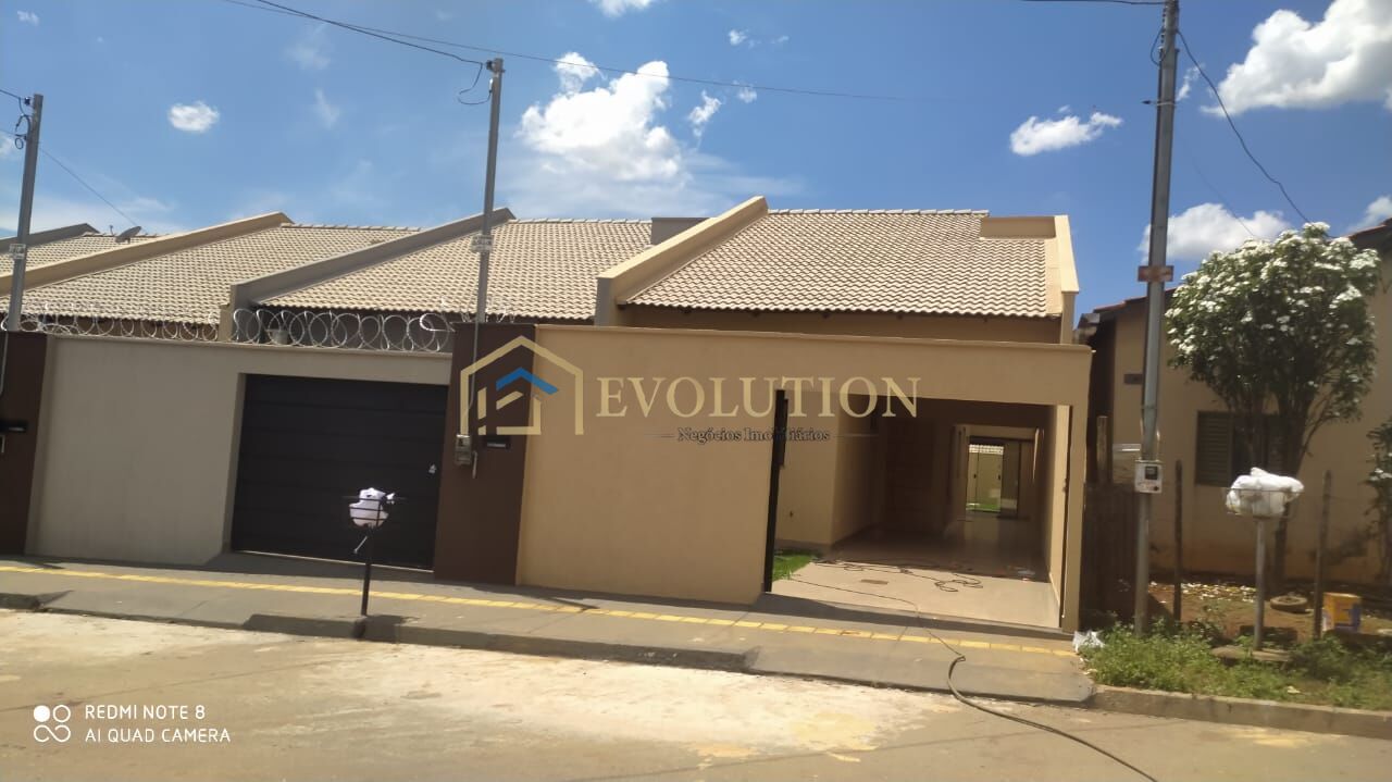 Casa à venda com 3 quartos, 114m² - Foto 1