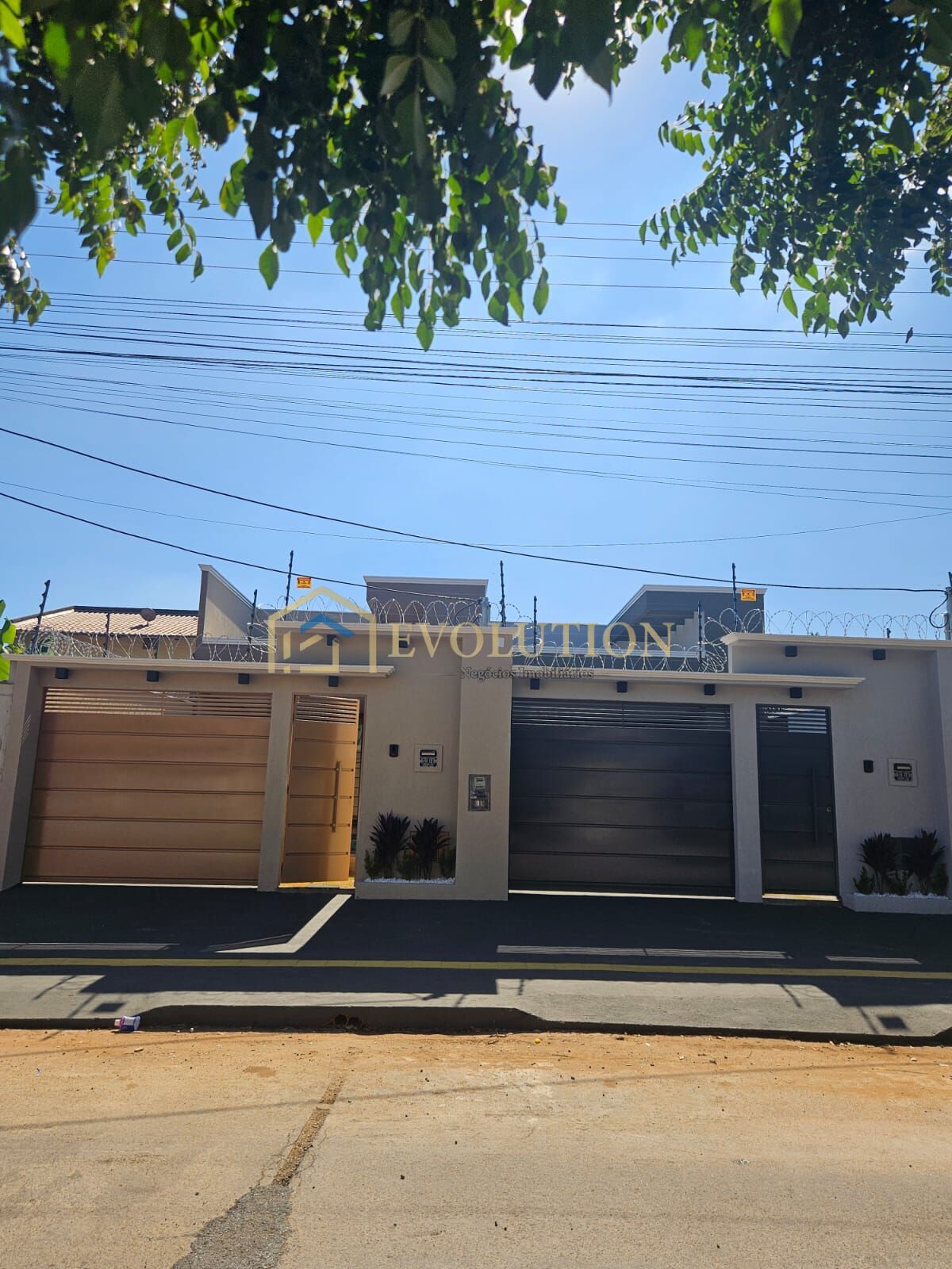 Casa à venda com 3 quartos, 138m² - Foto 1