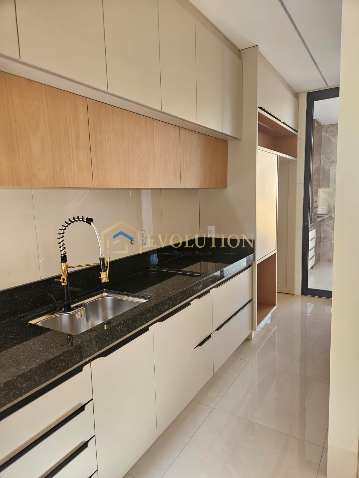 Casa à venda com 3 quartos, 138m² - Foto 2