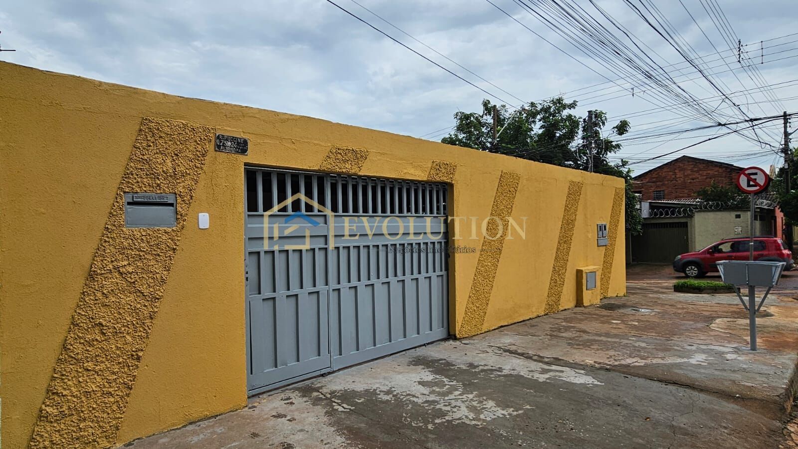 Casa para alugar com 4 quartos, 255m² - Foto 1