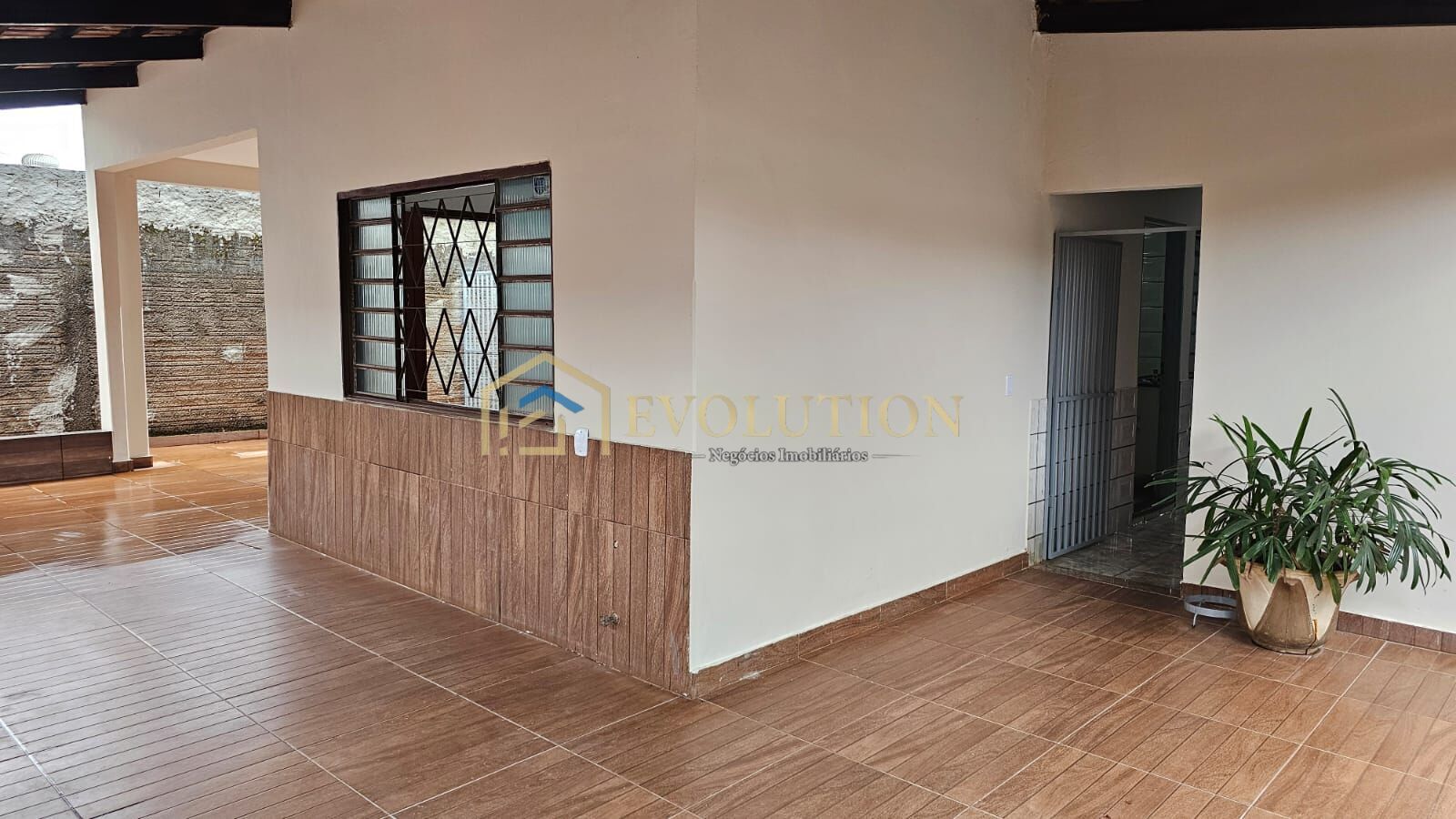 Casa para alugar com 4 quartos, 255m² - Foto 2