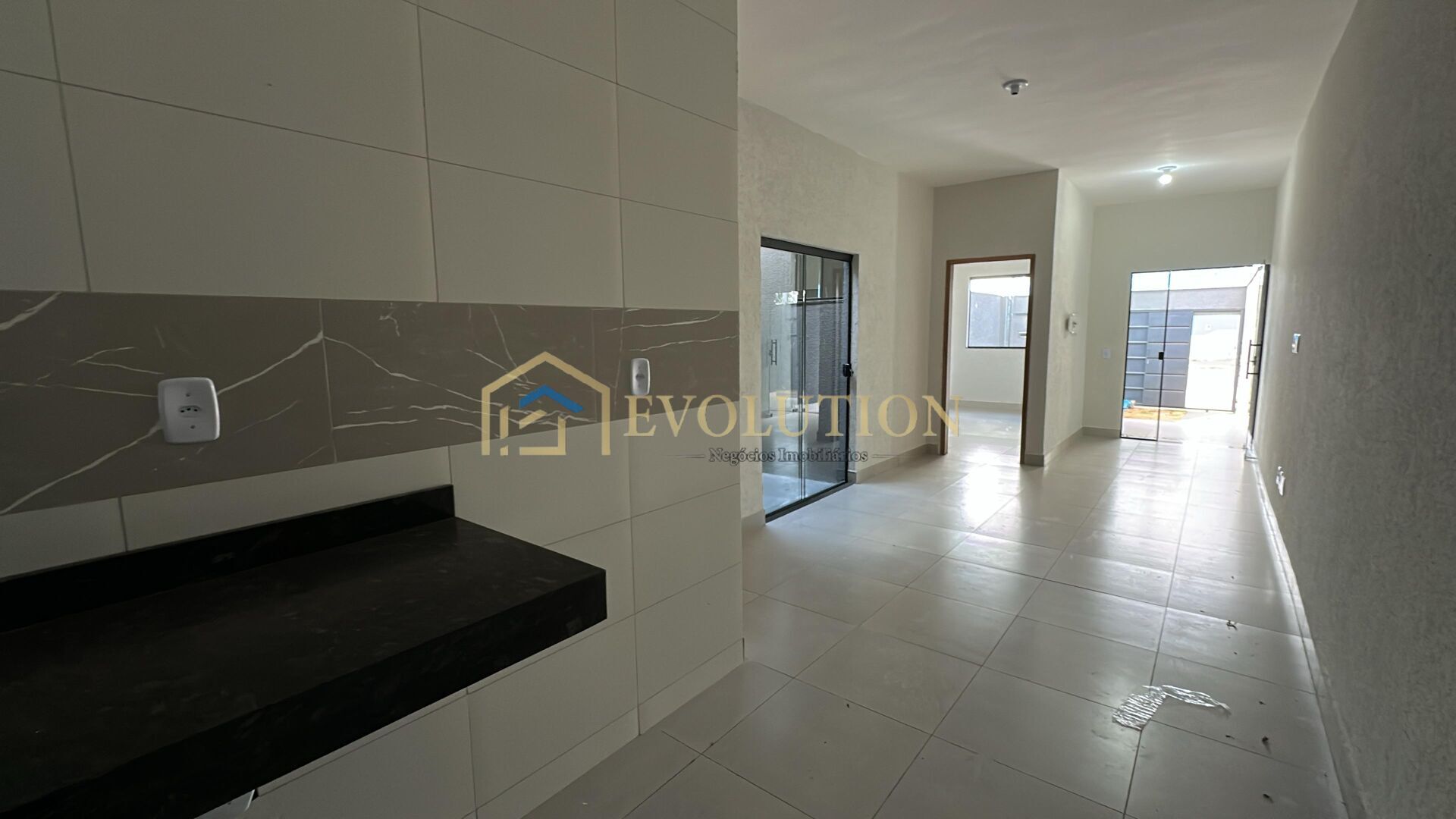 Casa à venda com 2 quartos, 72m² - Foto 3