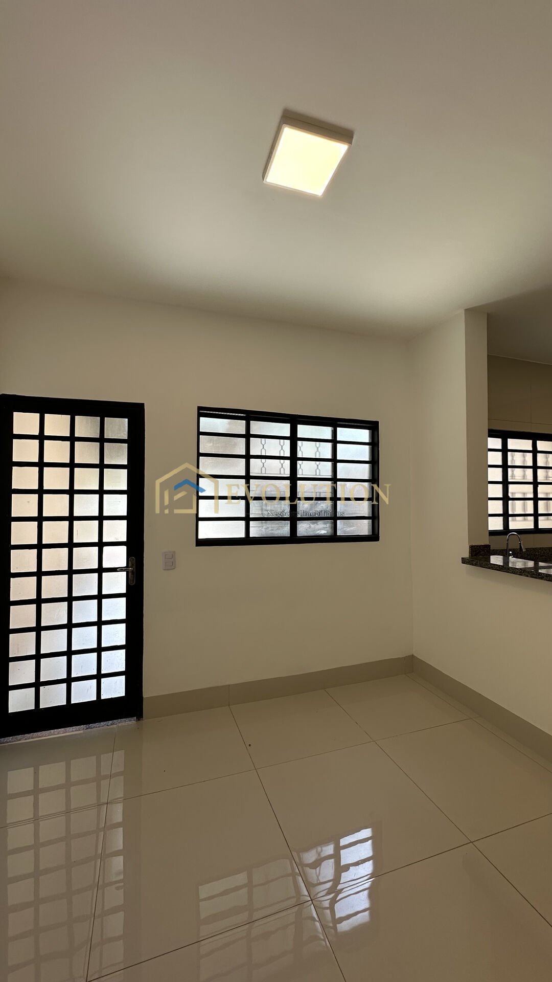 Casa à venda com 2 quartos, 73m² - Foto 9
