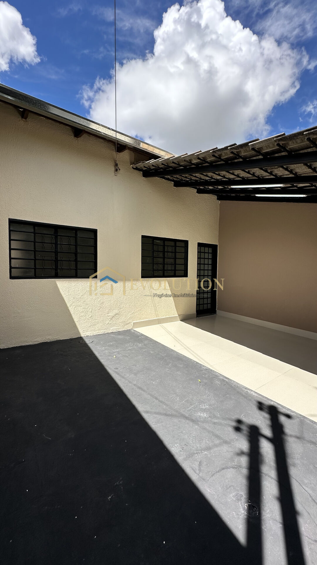 Casa à venda com 2 quartos, 73m² - Foto 1