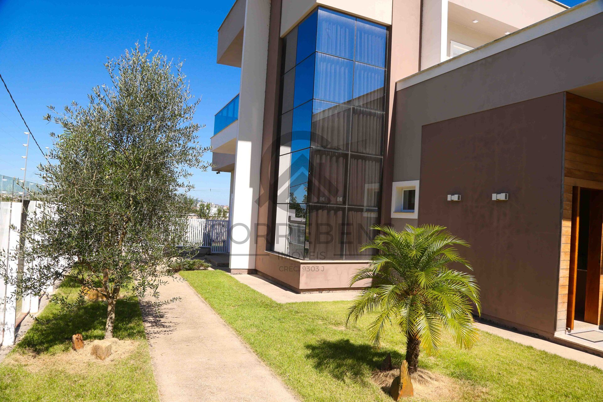 Casa à venda com 2 quartos, 249m² - Foto 2