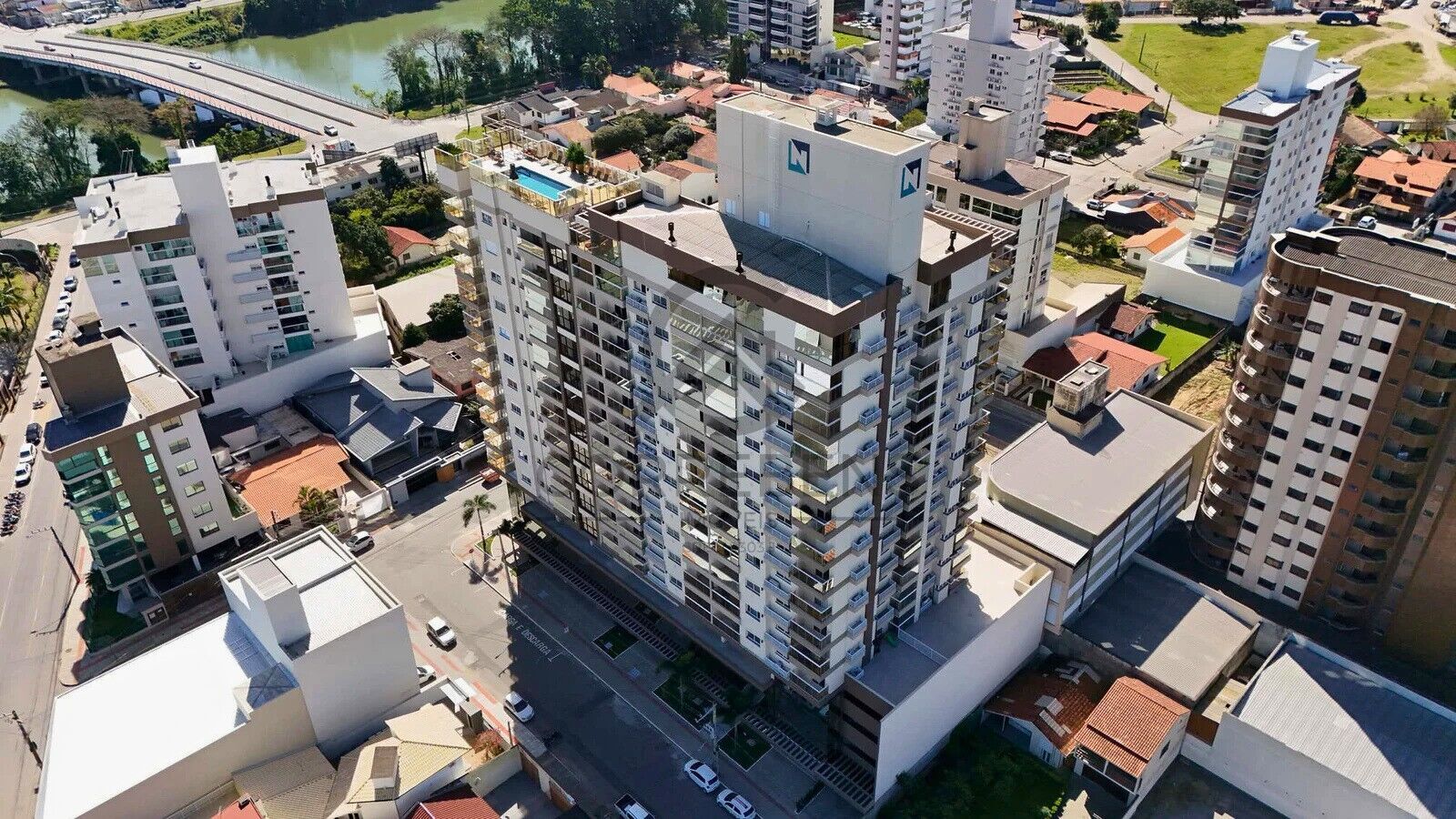 Apartamento à venda com 3 quartos, 102m² - Foto 1