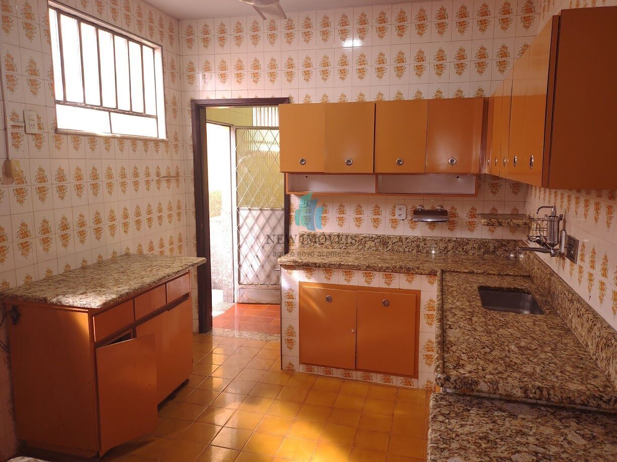 Casa para alugar com 4 quartos, 400m² - Foto 14