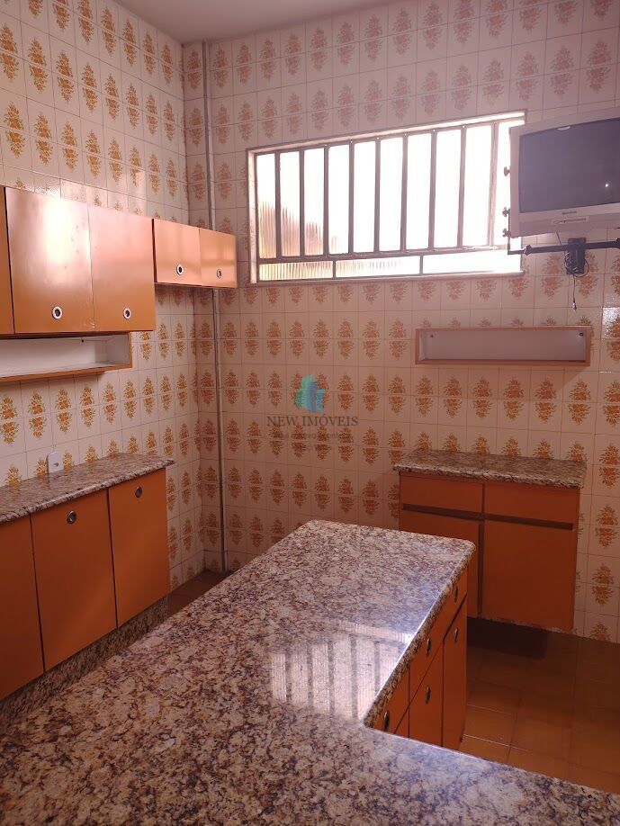 Casa para alugar com 4 quartos, 400m² - Foto 13