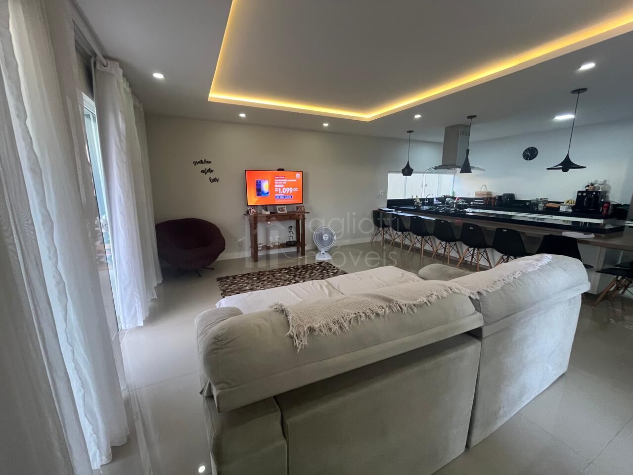 Casa à venda com 2 quartos, 100m² - Foto 2