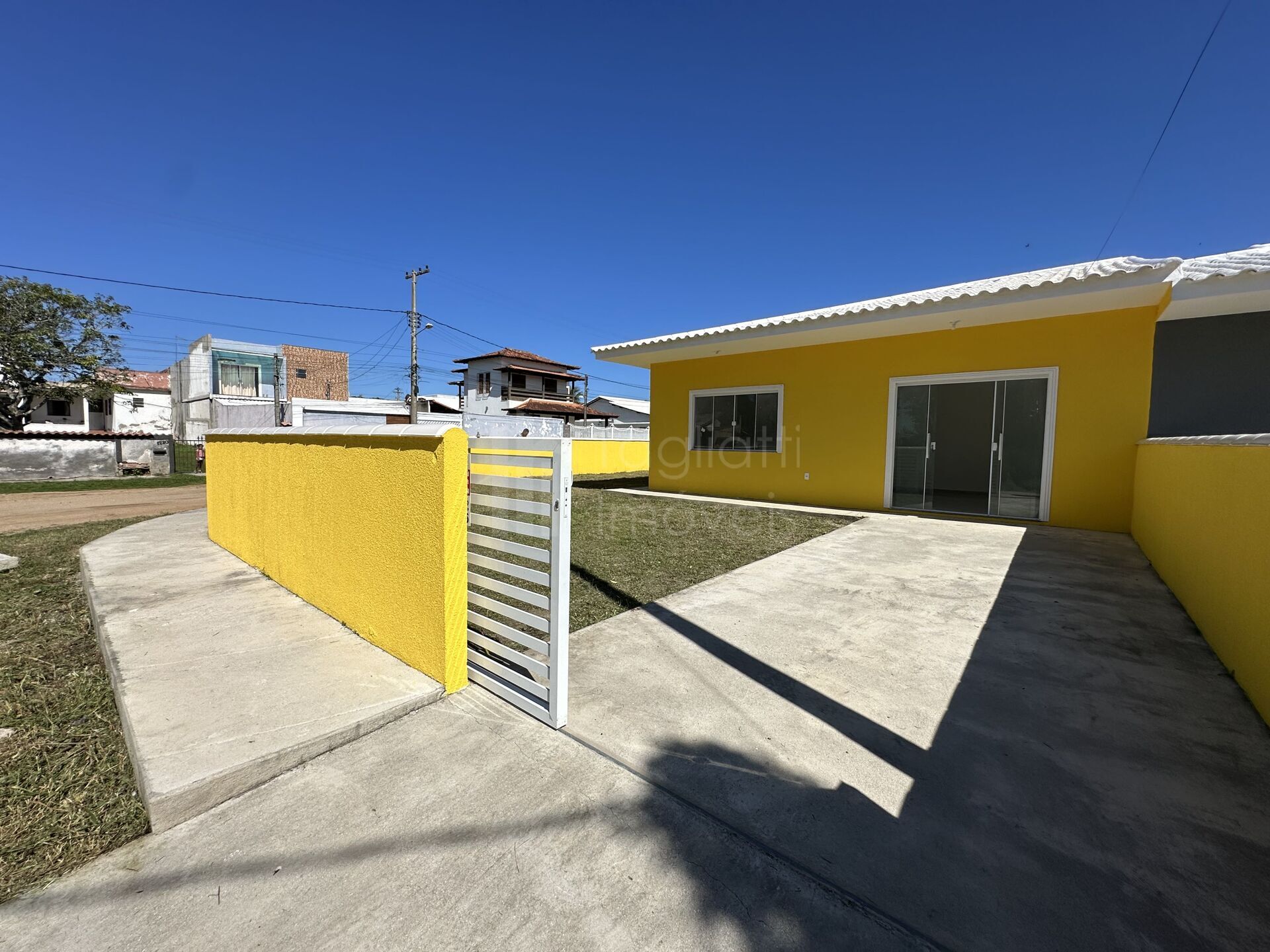 Casa à venda com 3 quartos, 80m² - Foto 1