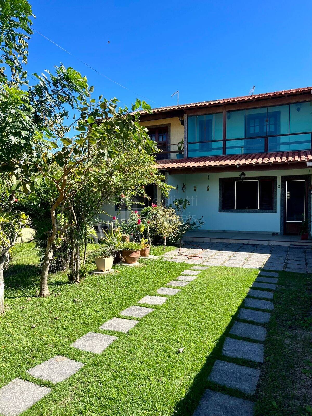 Casa à venda com 2 quartos, 186m² - Foto 1