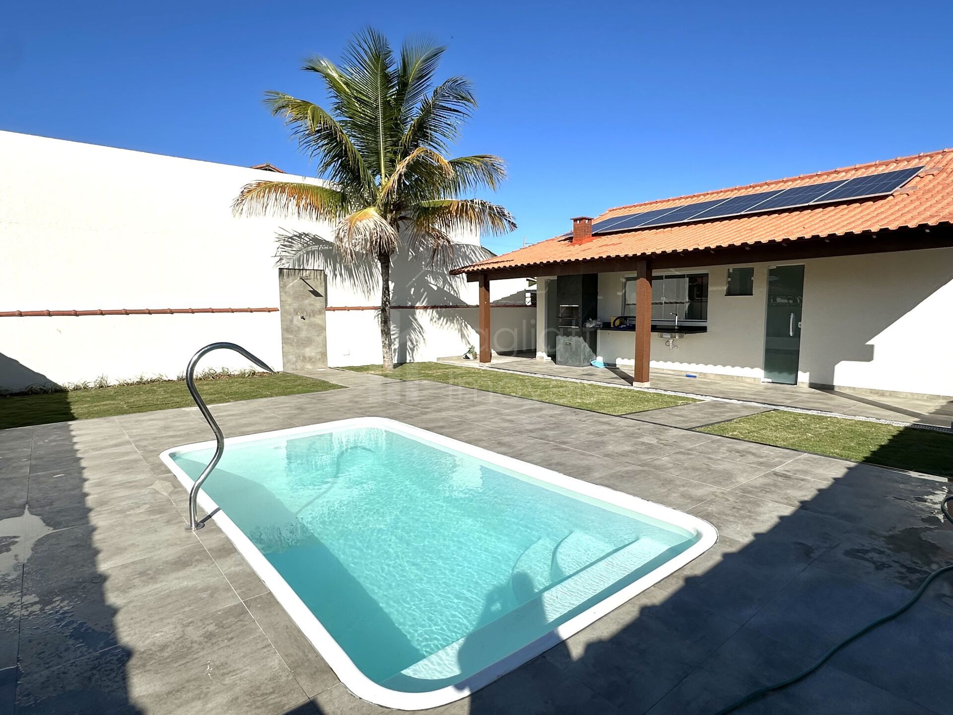 Casa à venda com 2 quartos, 83m² - Foto 1