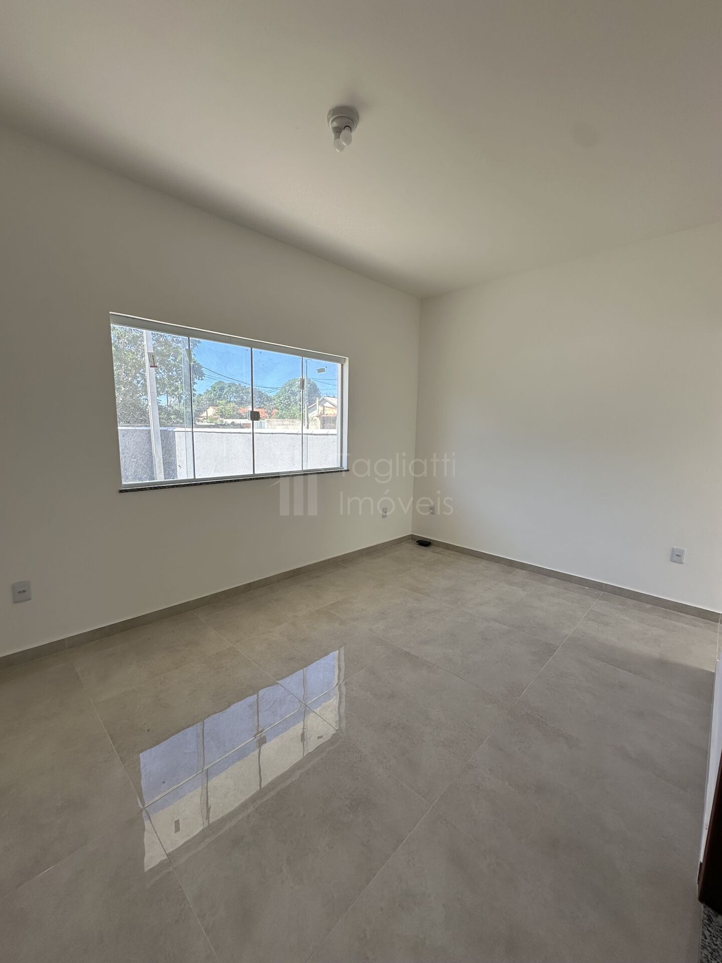 Casa à venda com 3 quartos, 81m² - Foto 4