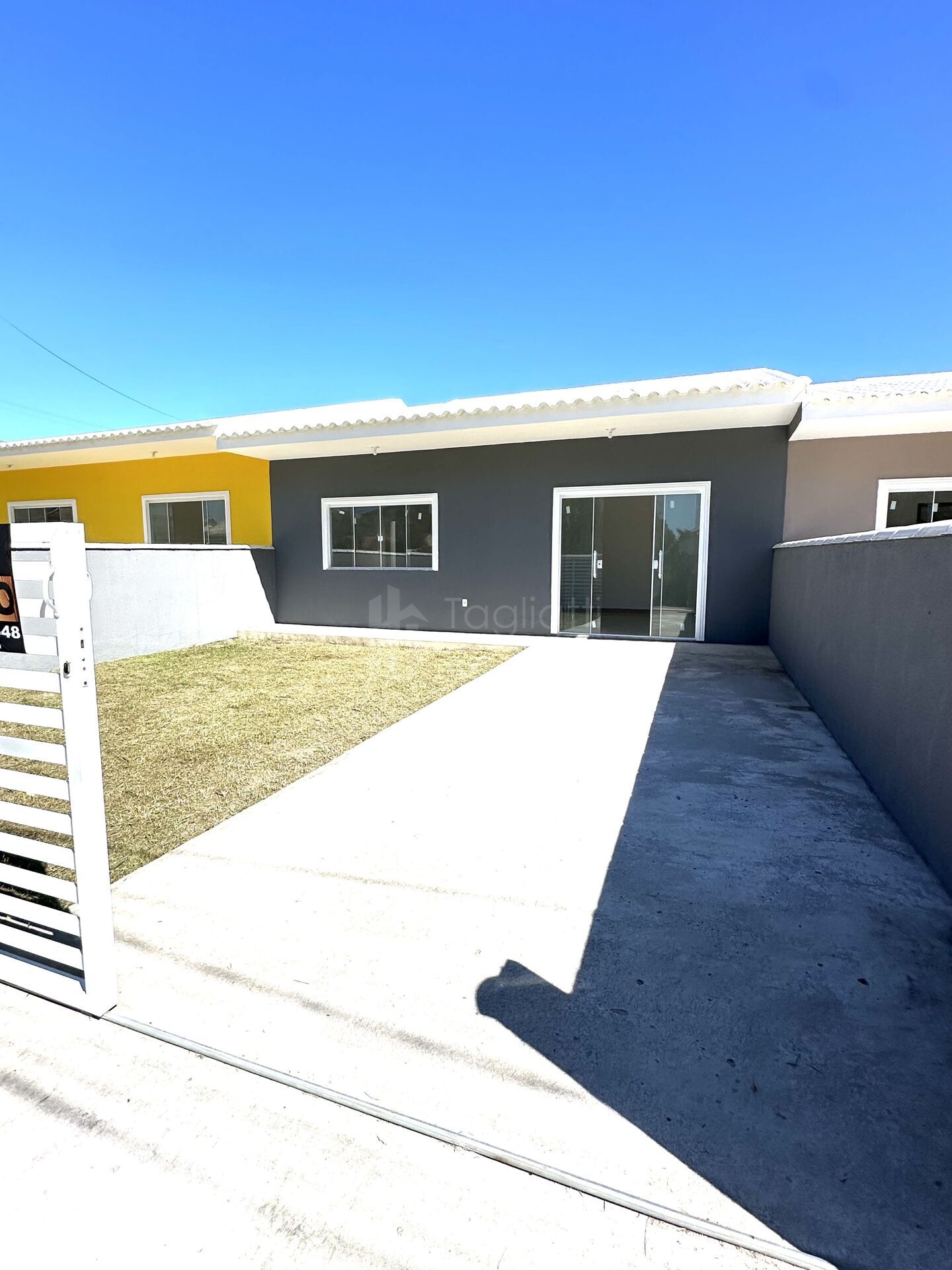 Casa à venda com 3 quartos, 81m² - Foto 1