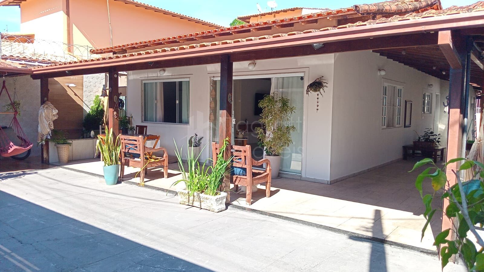 Casa à venda com 3 quartos, 243m² - Foto 1