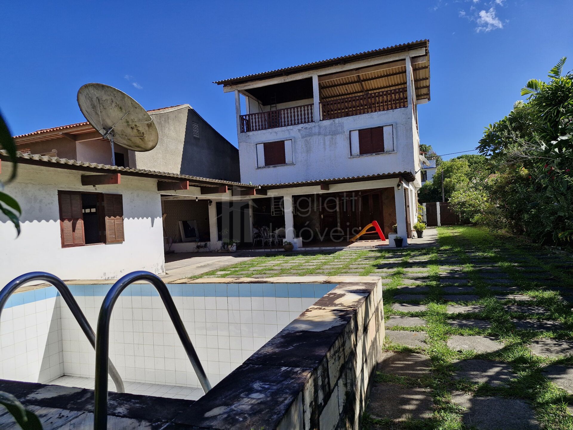 Casa à venda com 4 quartos, 293m² - Foto 1