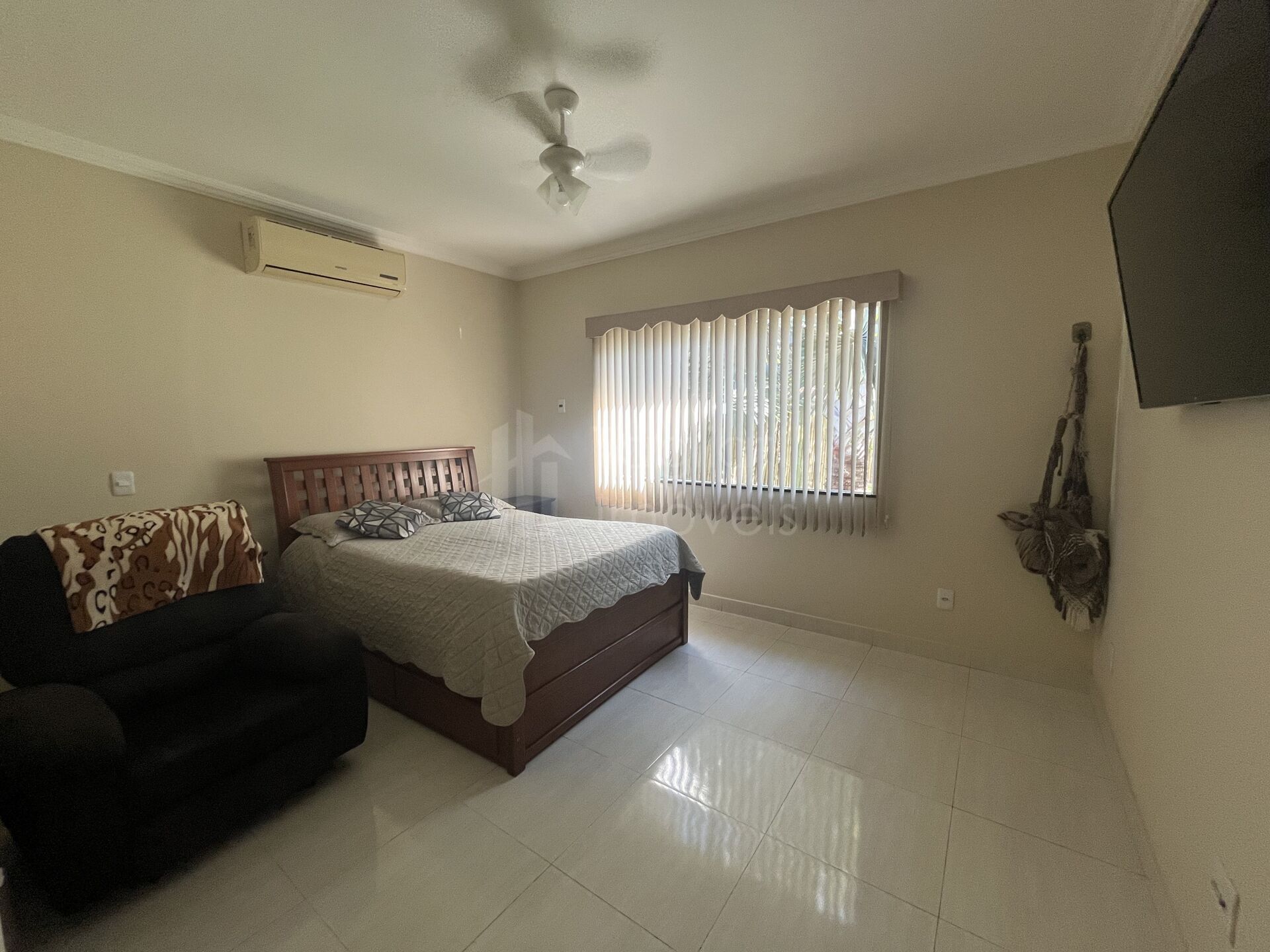 Casa à venda com 3 quartos, 200m² - Foto 14