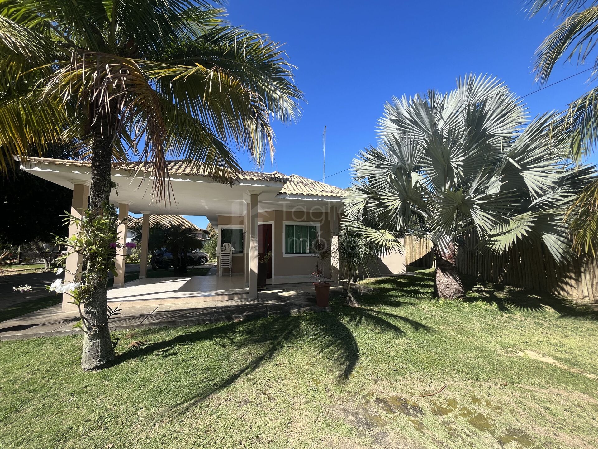 Casa à venda com 3 quartos, 200m² - Foto 1