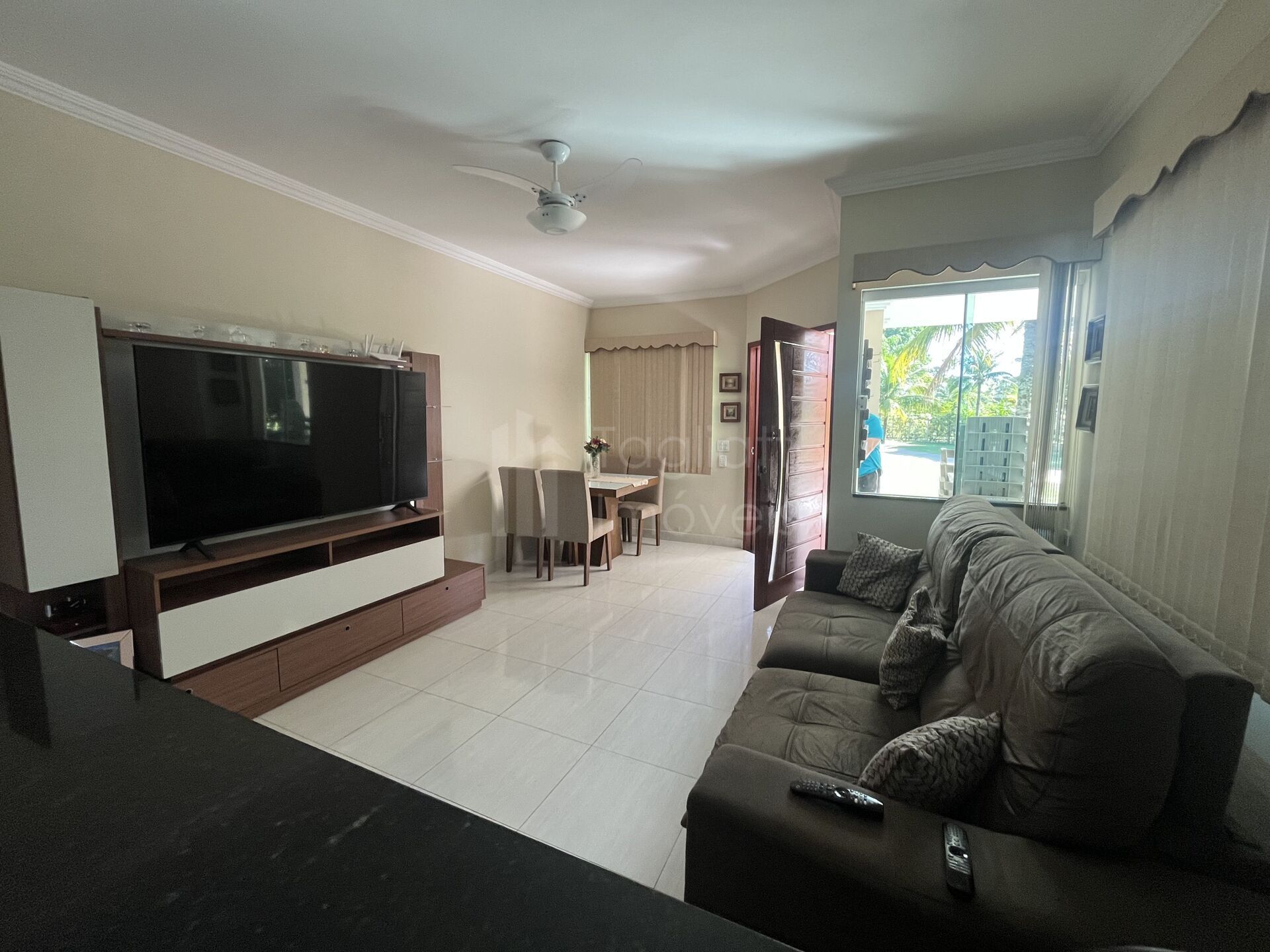 Casa à venda com 3 quartos, 200m² - Foto 2