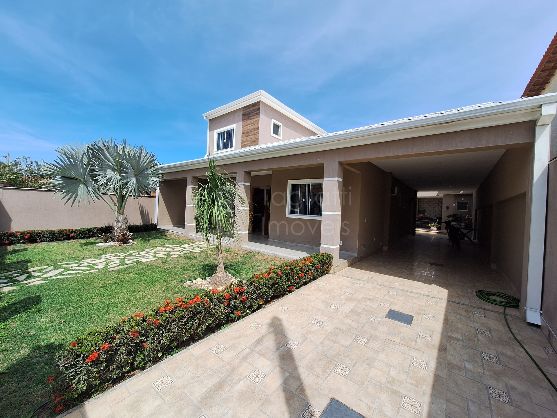 Casa de Condomínio à venda com 4 quartos, 160m² - Foto 1