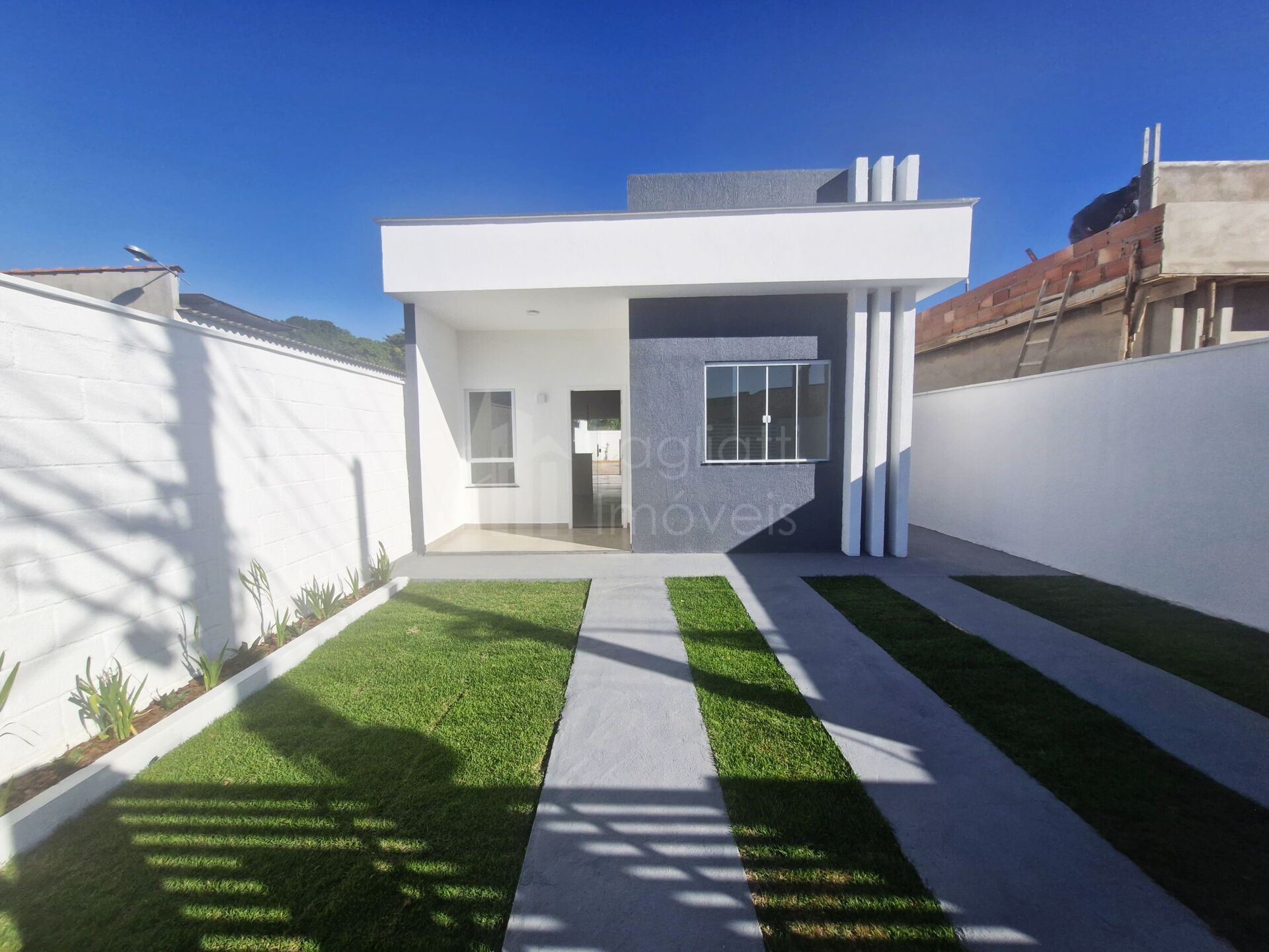 Casa à venda com 2 quartos, 67m² - Foto 1
