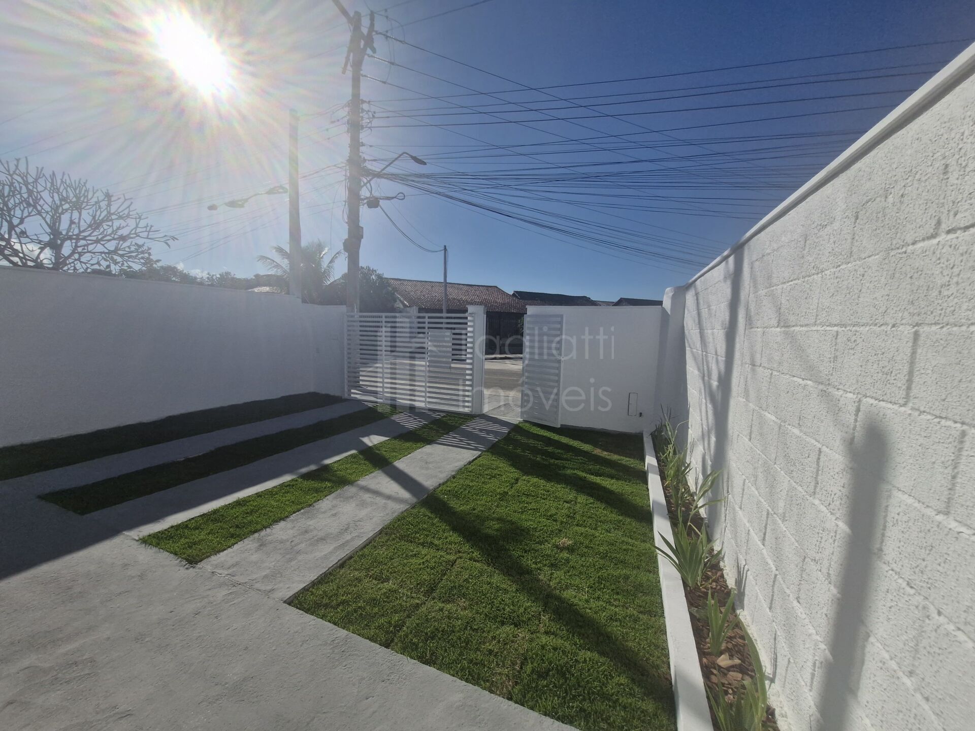 Casa à venda com 2 quartos, 67m² - Foto 2