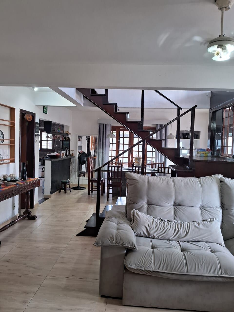 Casa à venda com 6 quartos, 200m² - Foto 4