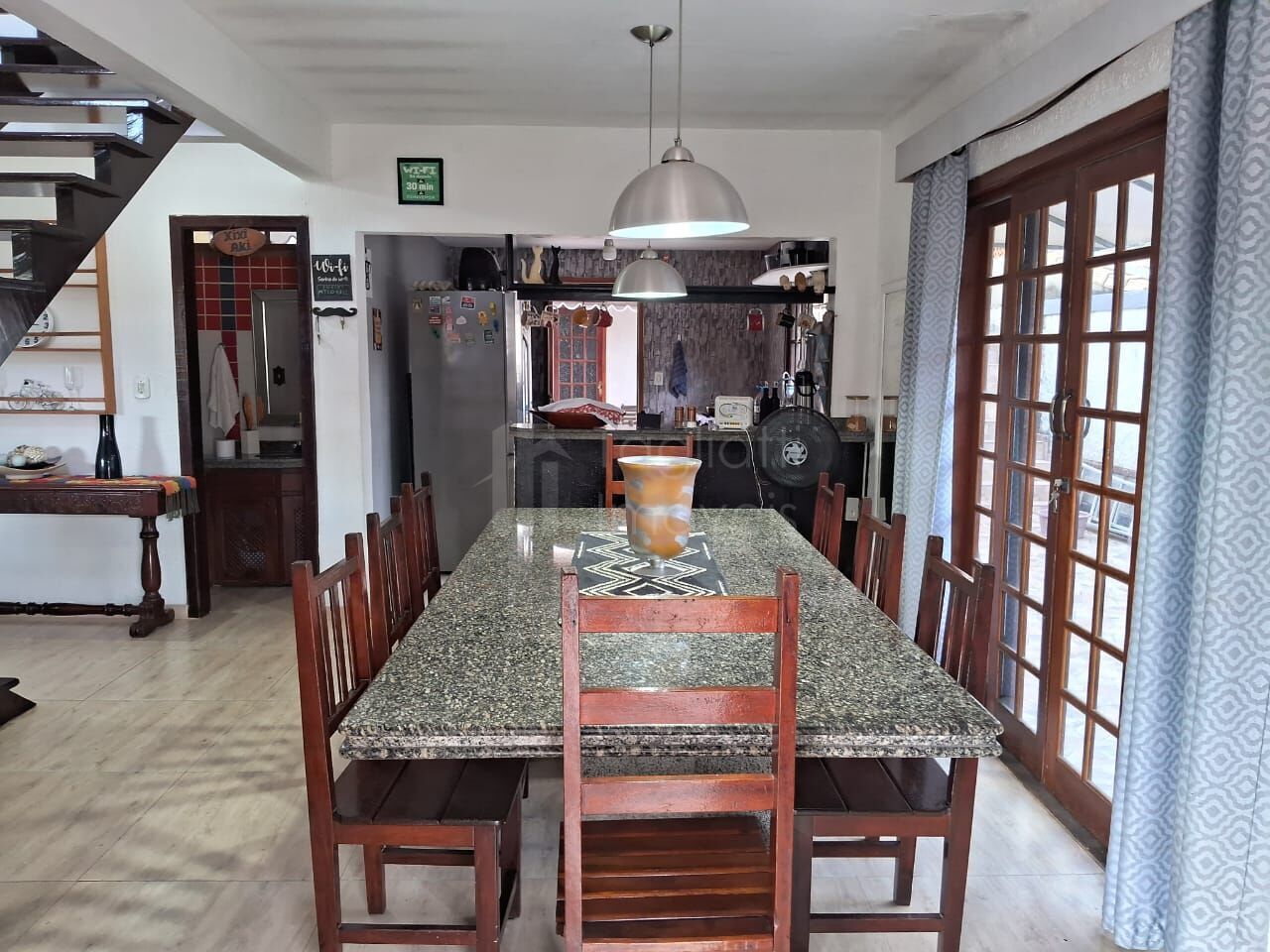 Casa à venda com 6 quartos, 200m² - Foto 3