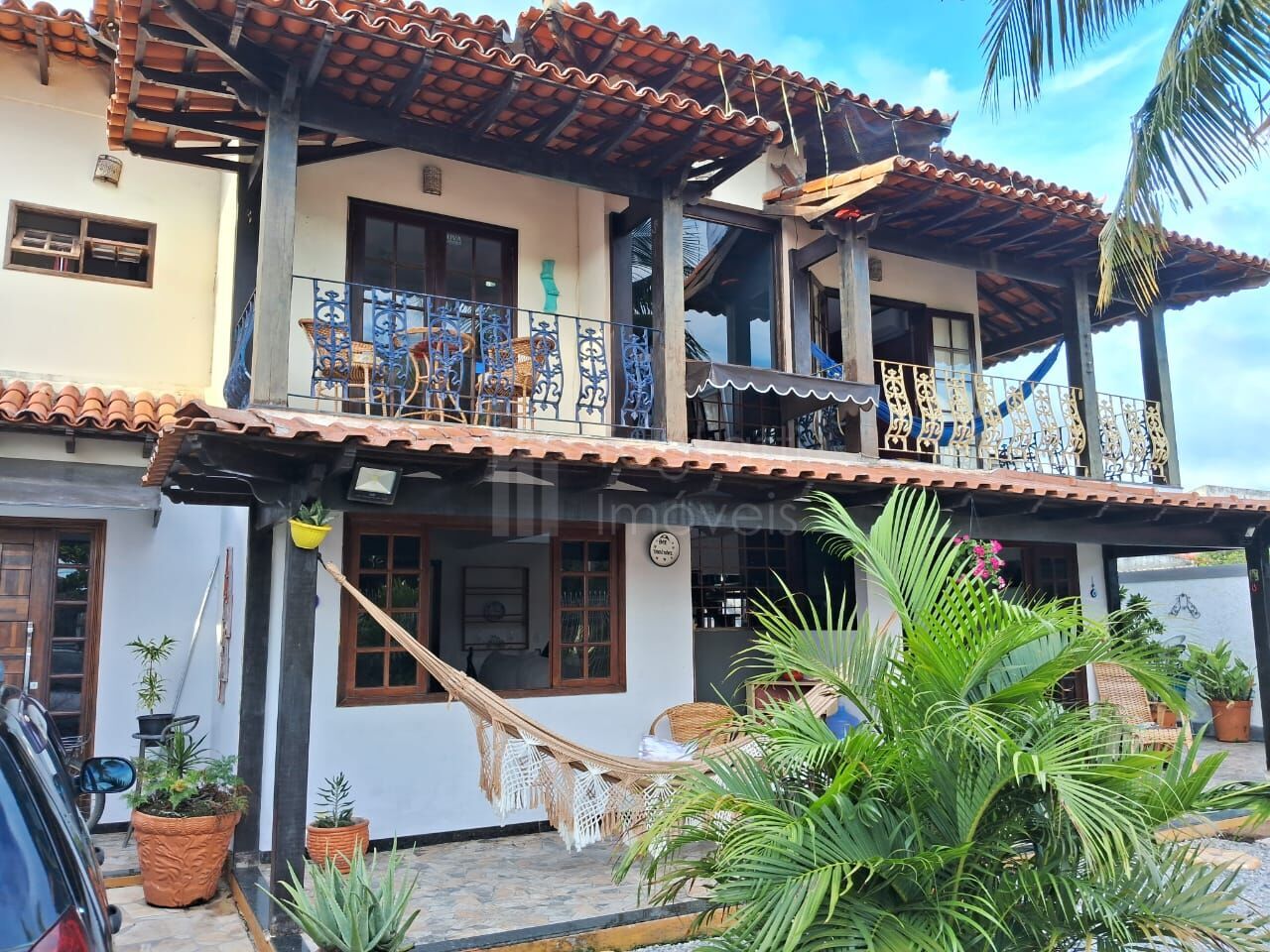 Casa à venda com 6 quartos, 200m² - Foto 1