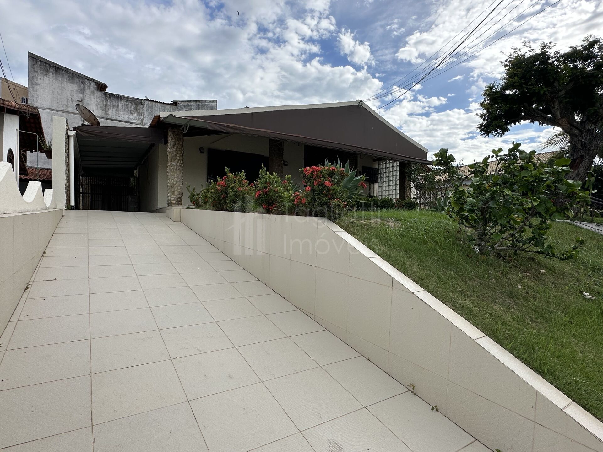 Casa para alugar com 4 quartos, 227m² - Foto 2